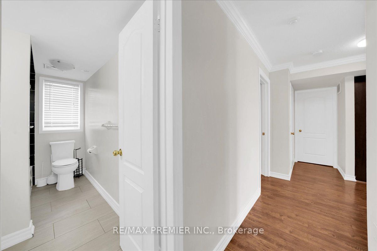 141 Isaac Devins Boulevard 8, Toronto, ON M9M 0C4 photo 4