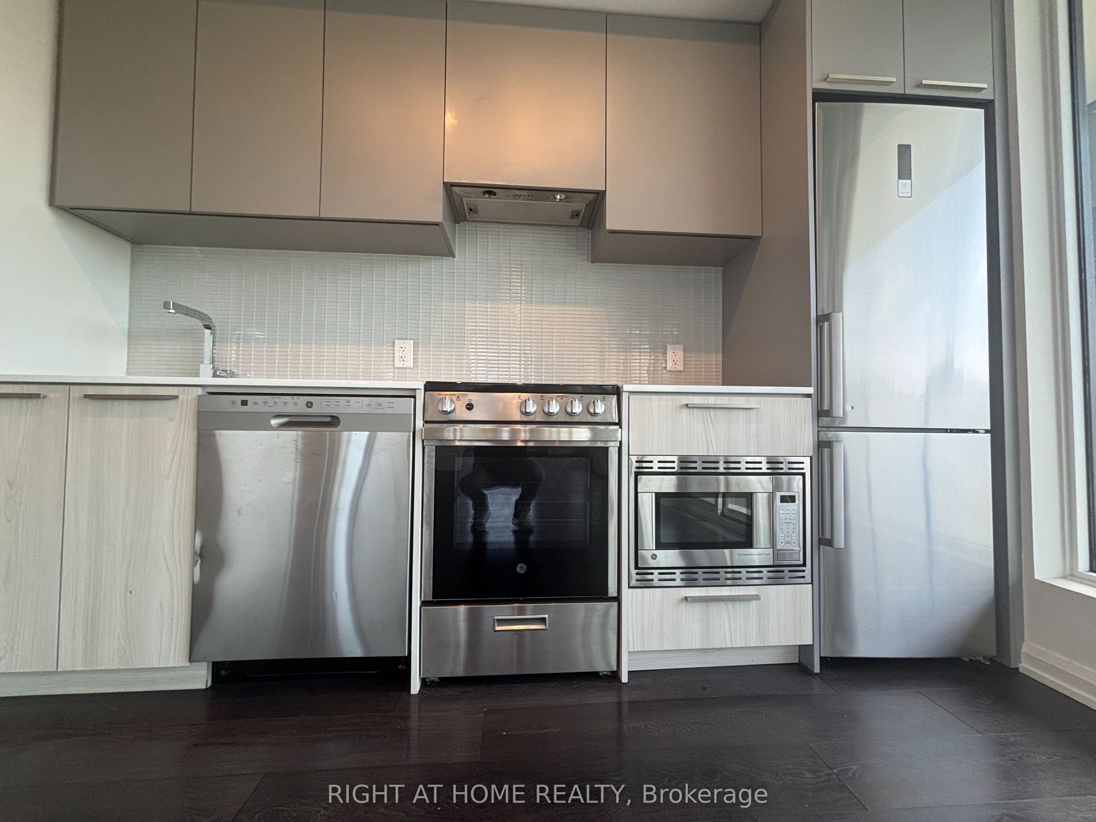 4208 Dundas Street W 317, Toronto, ON M8X 1Y6 photo 4