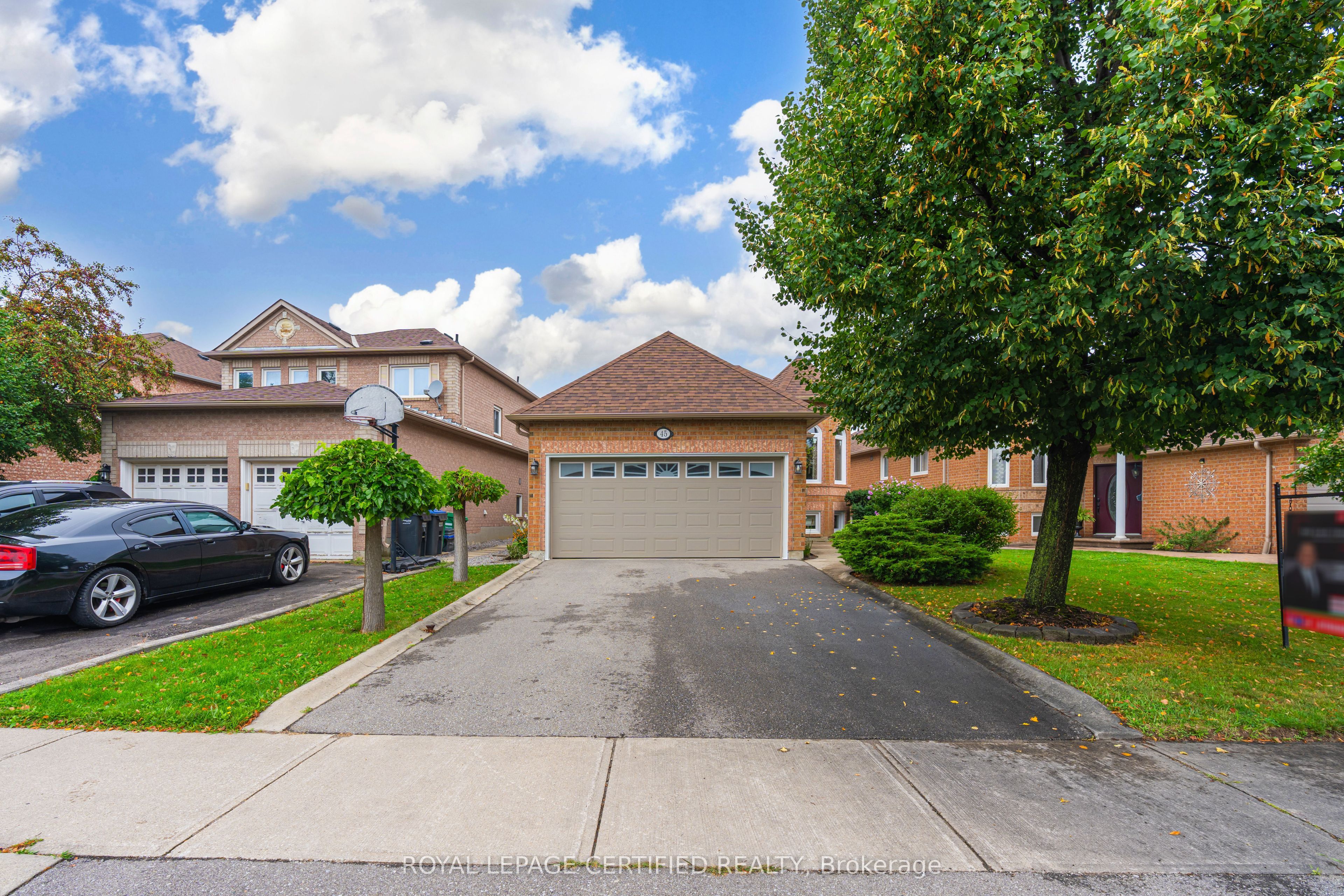 45 Springview Drive, Brampton, ON L6X 4M3 photo 2