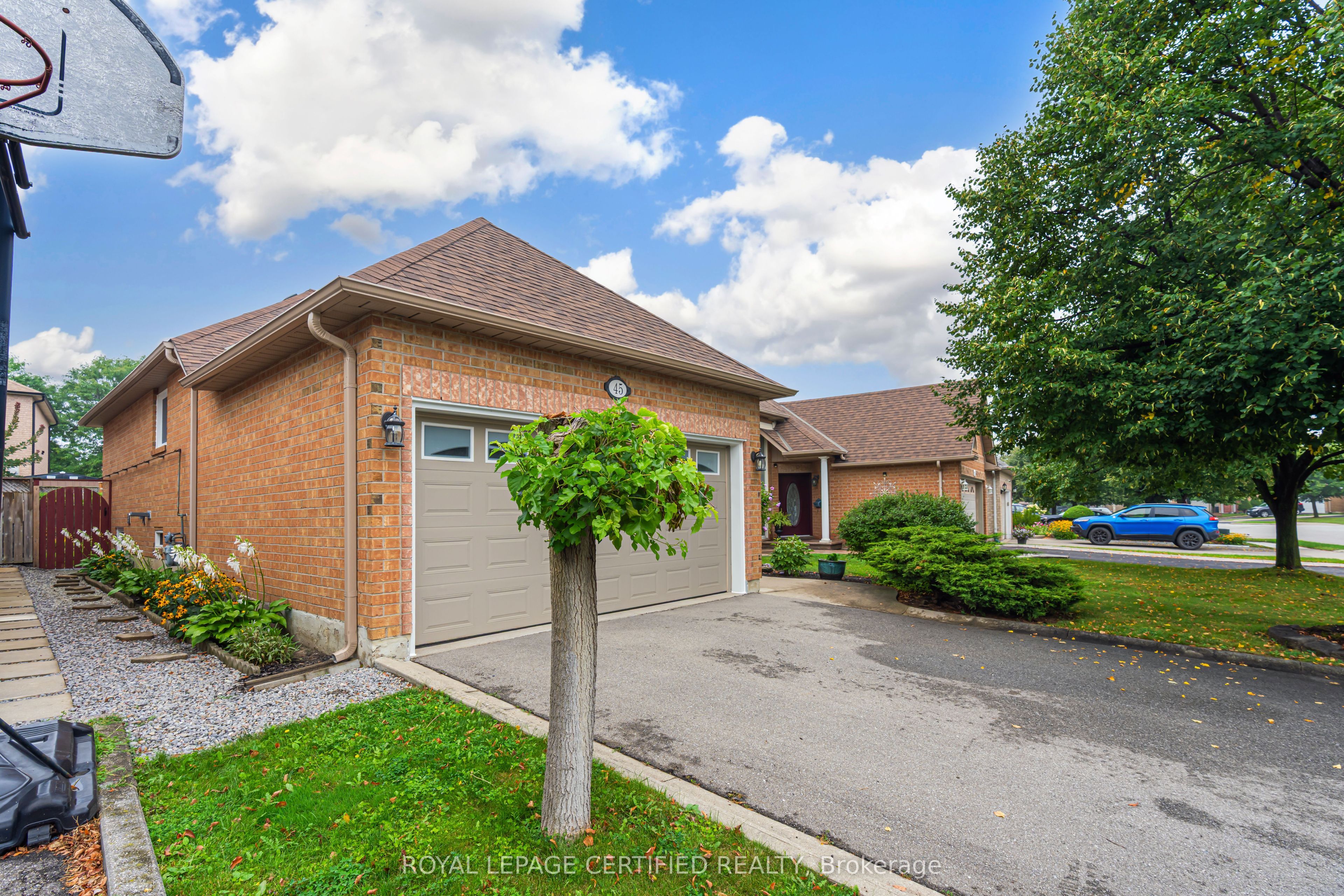 45 Springview Drive, Brampton, ON L6X 4M3 photo 3