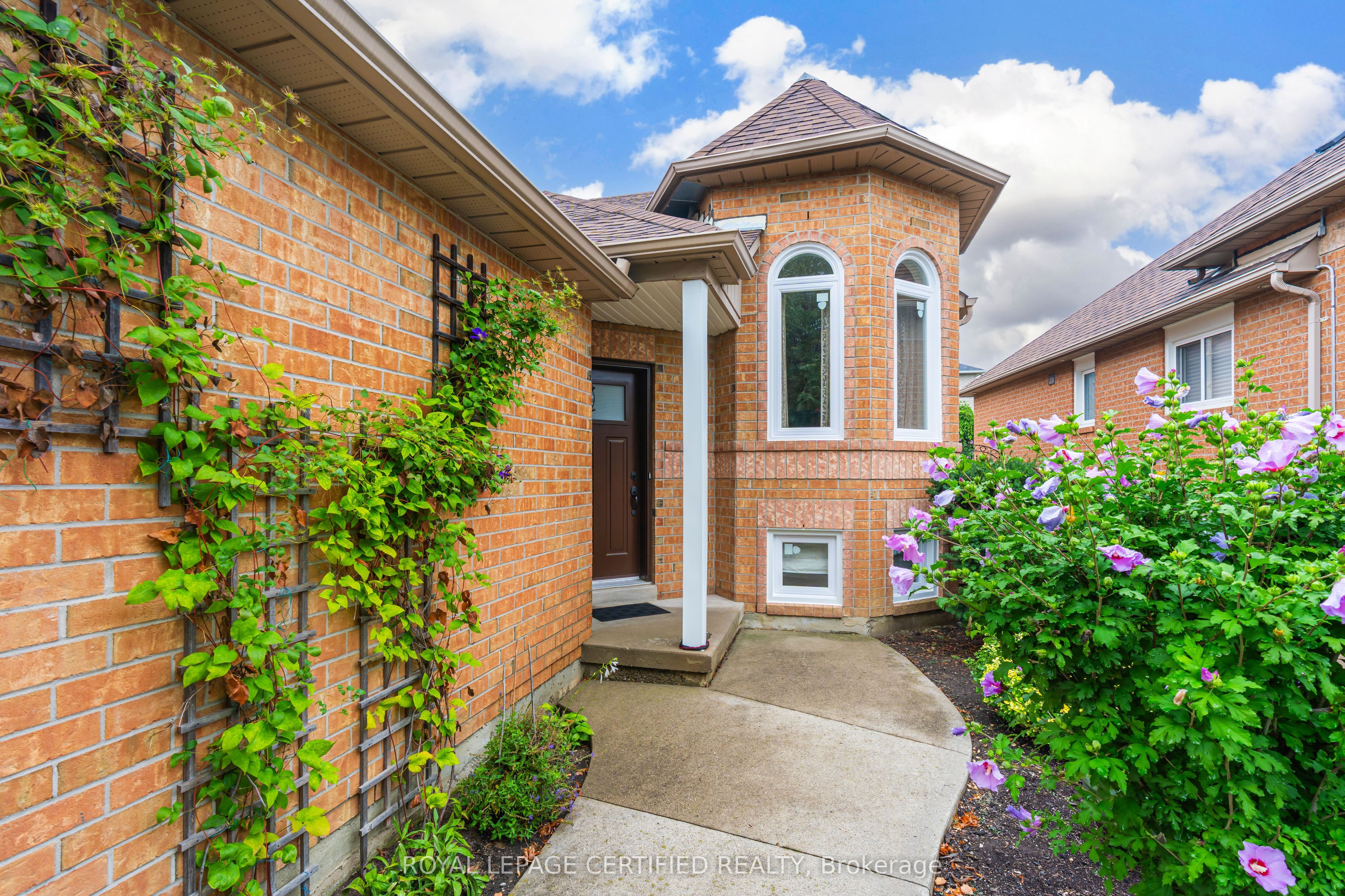 45 Springview Drive, Brampton, ON L6X 4M3 photo 4