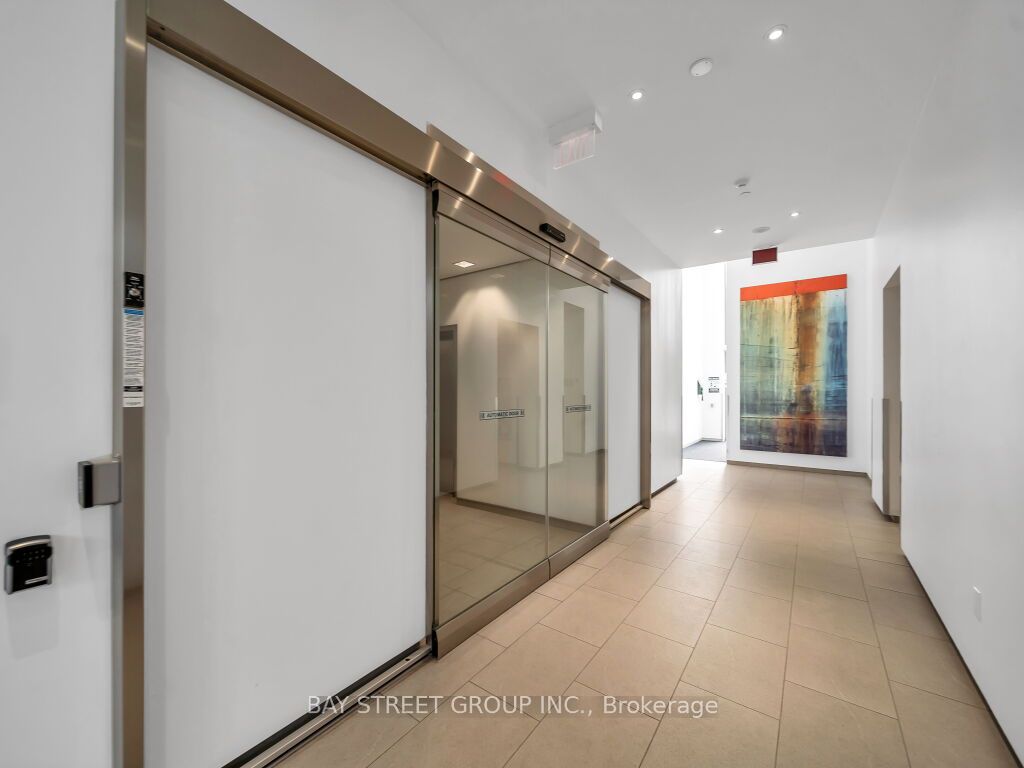 105 The Queensway Avenue 1501, Toronto, ON M6G 5B5 photo 5