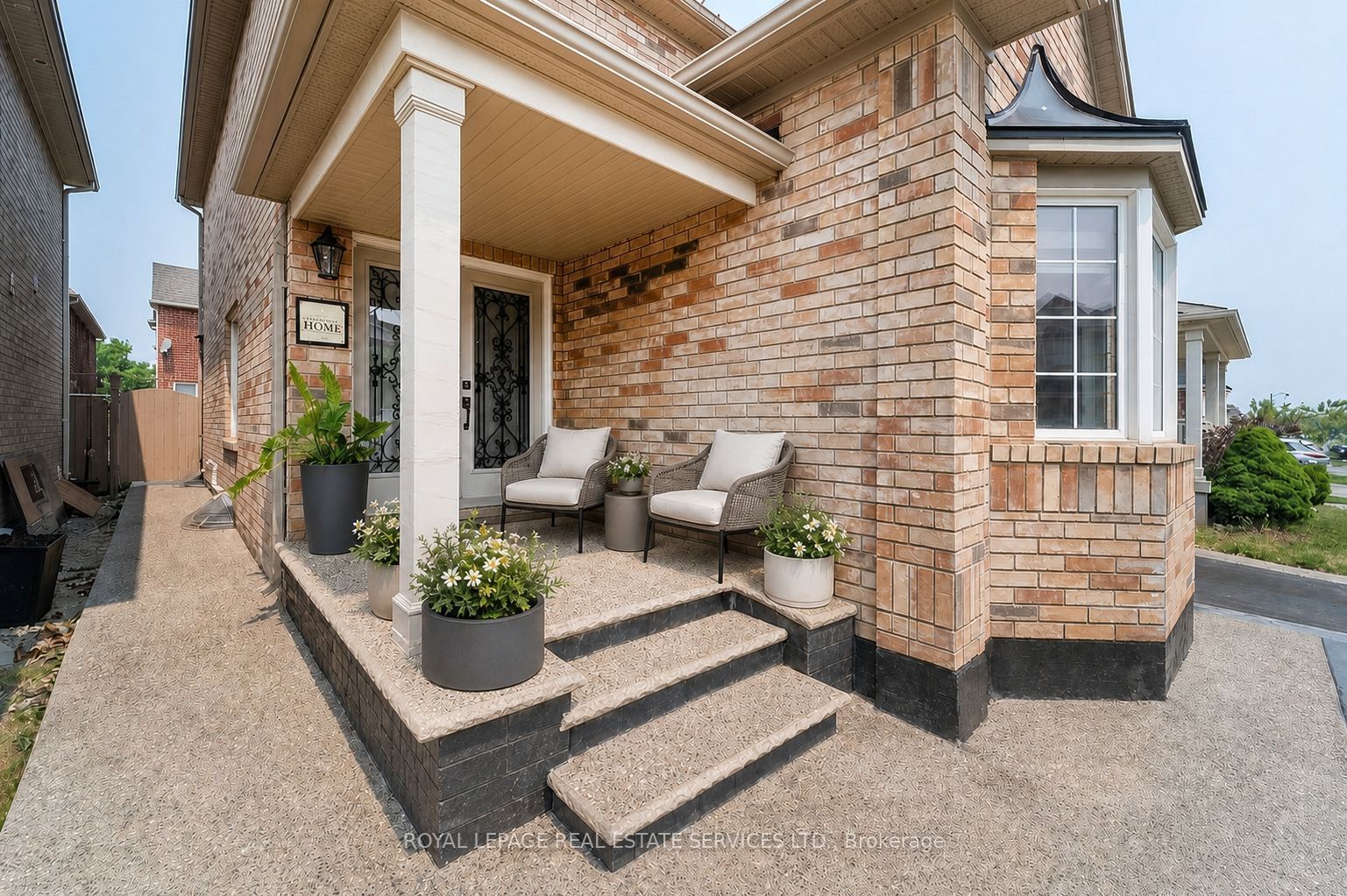 243 McDougall Cross, Milton, ON L9T 0P3 photo 3