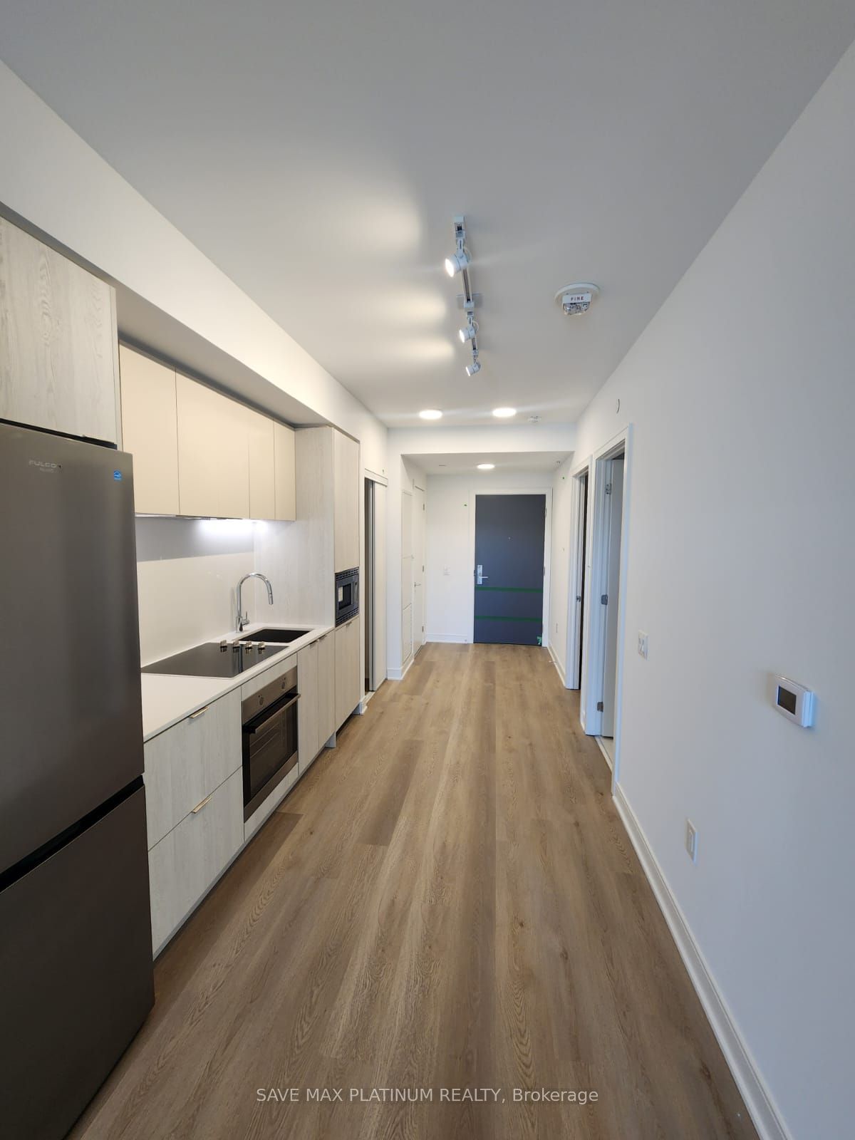 86 Dundas Street E 407, Mississauga, ON L5A 1W4