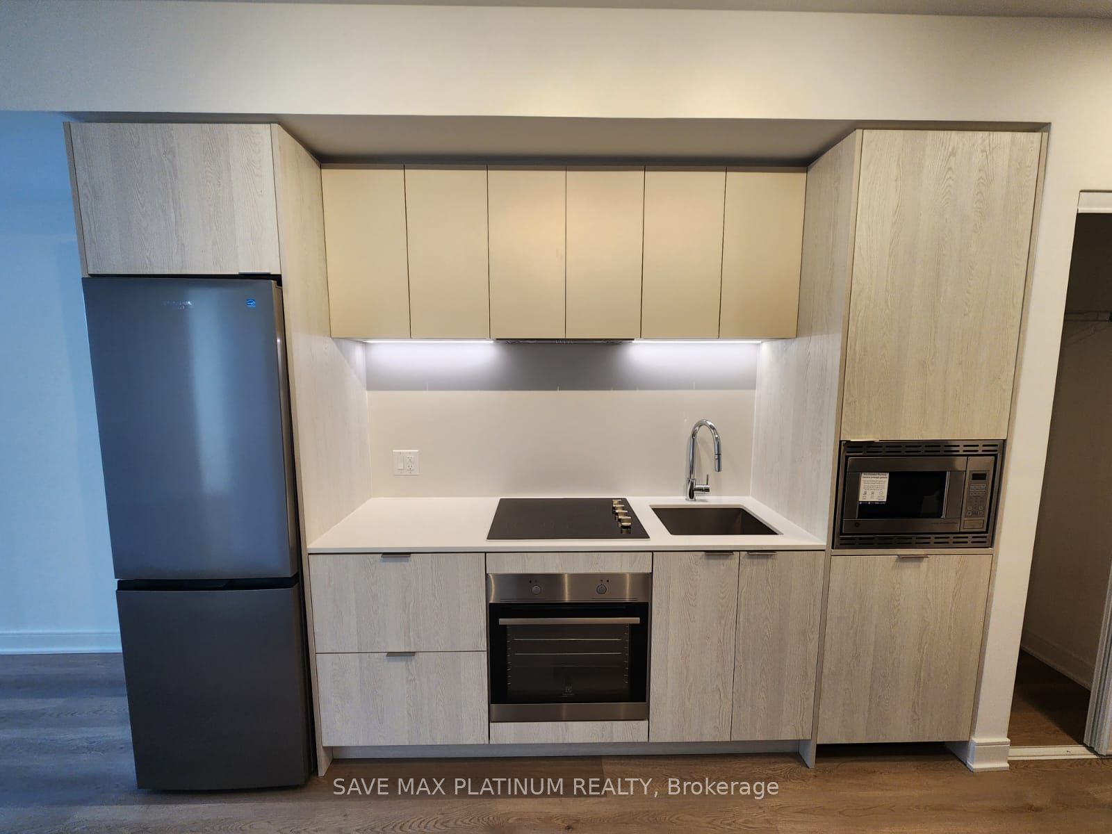 86 Dundas Street E 407, Mississauga, ON L5A 1W4 photo 3