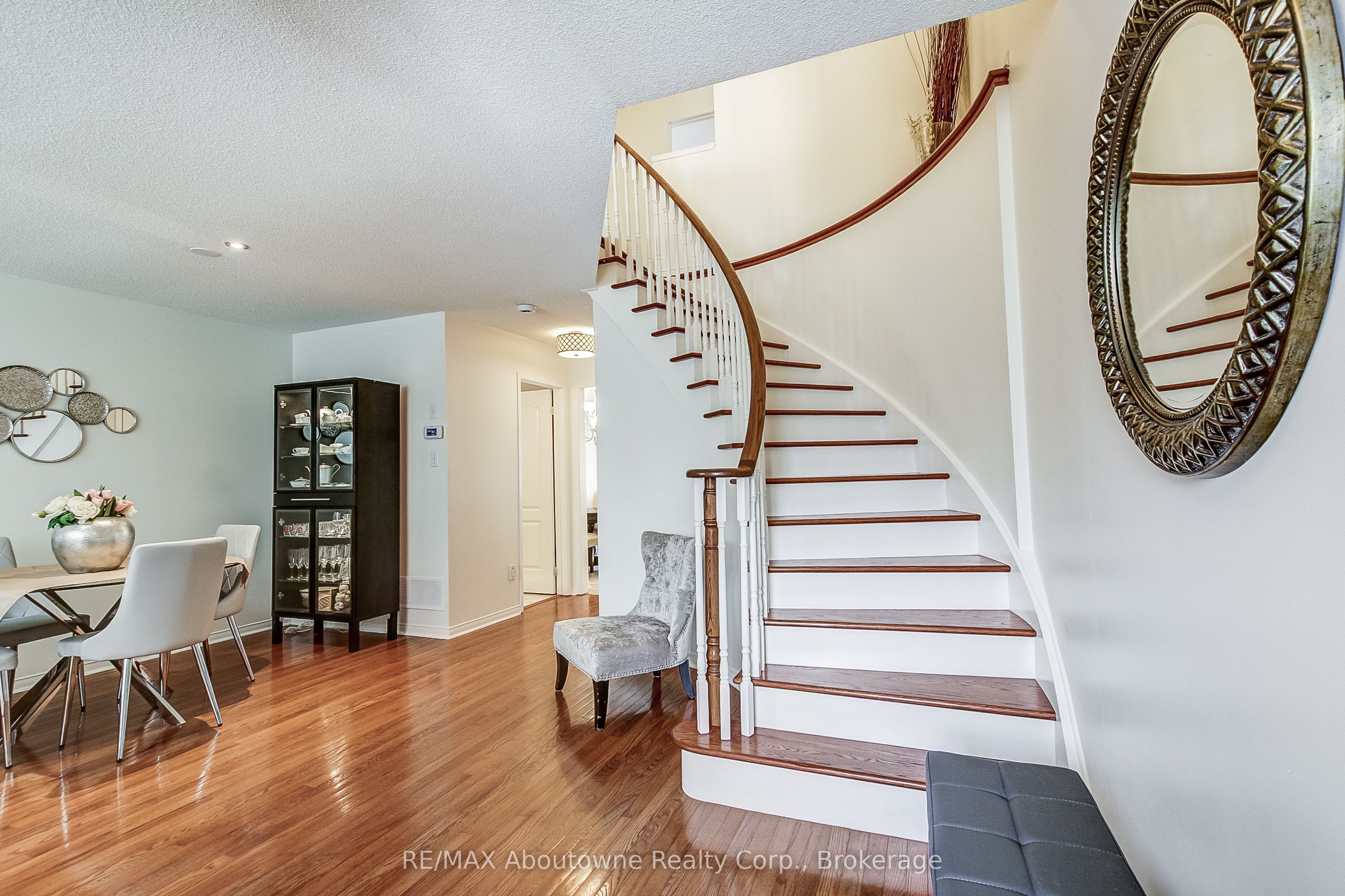 2150 Forest Gate Park, Oakville, ON L6M 4B4 photo 3