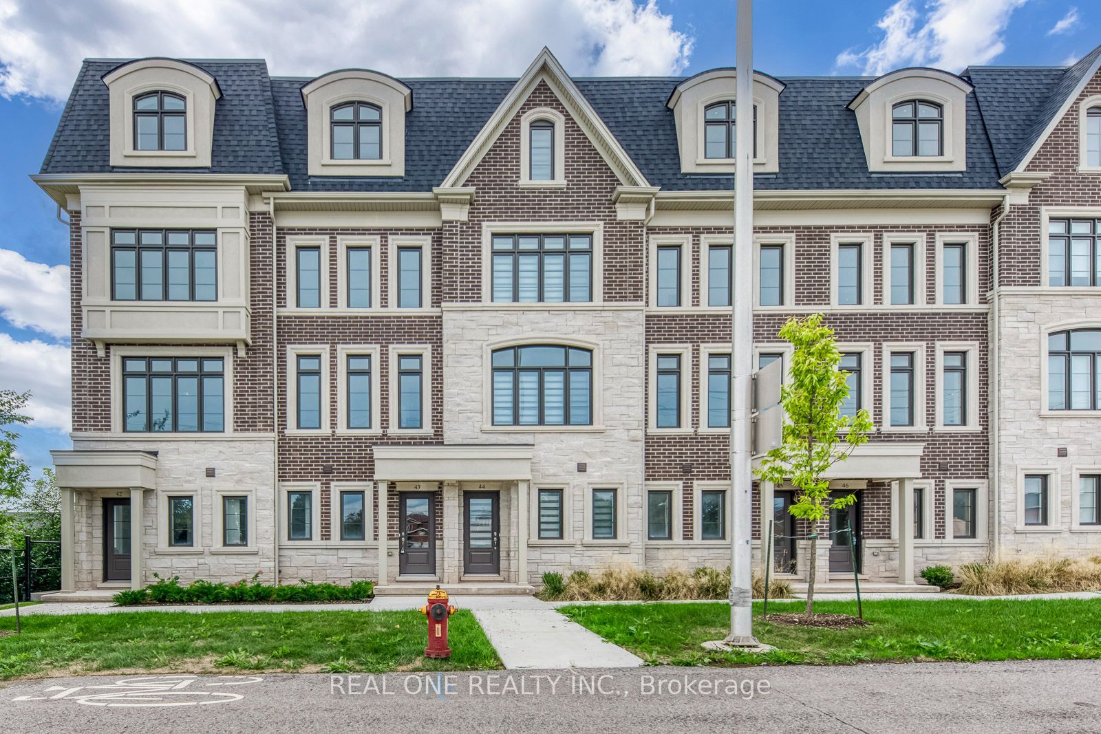 2140 Trafalgar Road 44, Oakville, ON L6H 8A5 photo 2