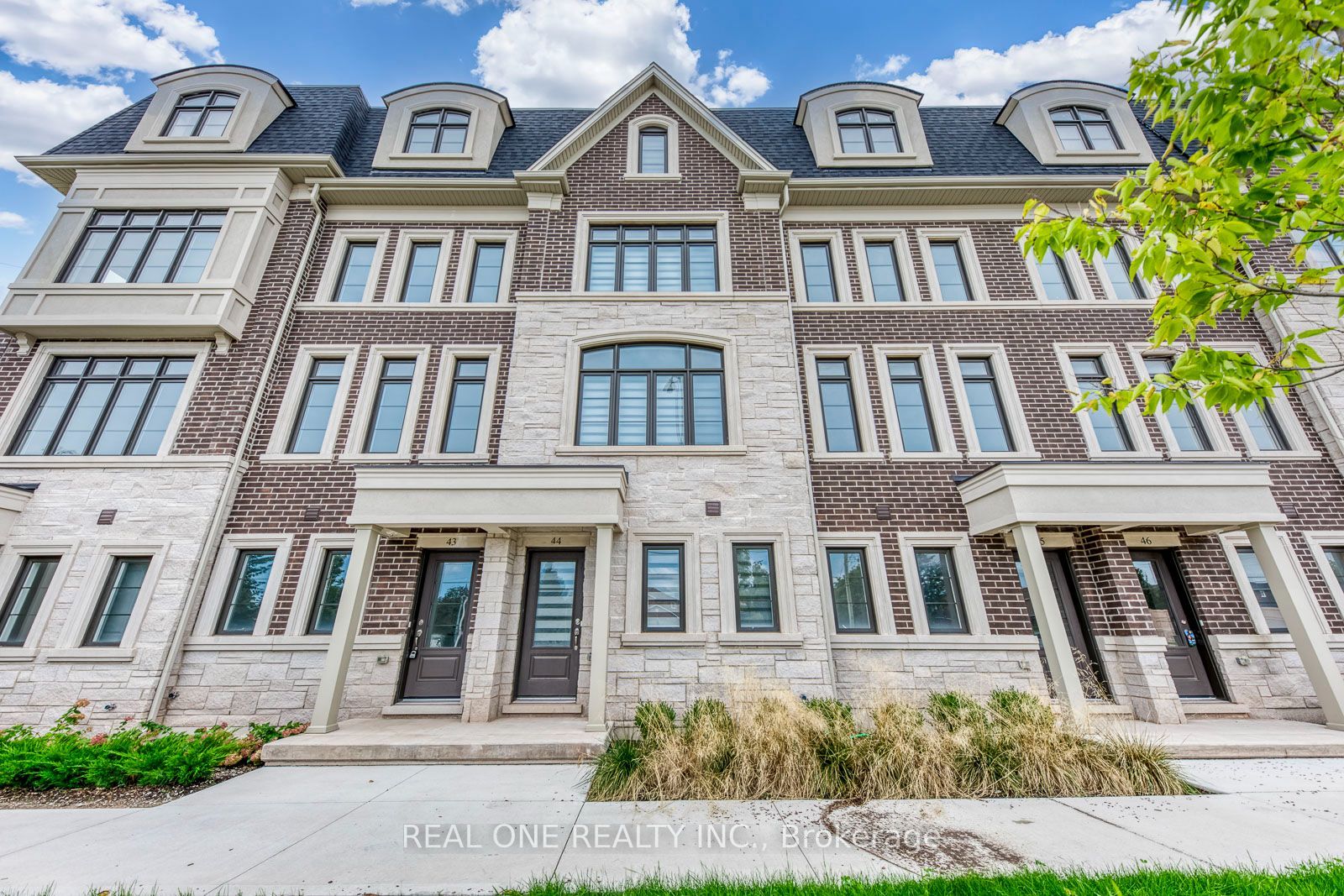 2140 Trafalgar Road 44, Oakville, ON L6H 8A5 photo 3