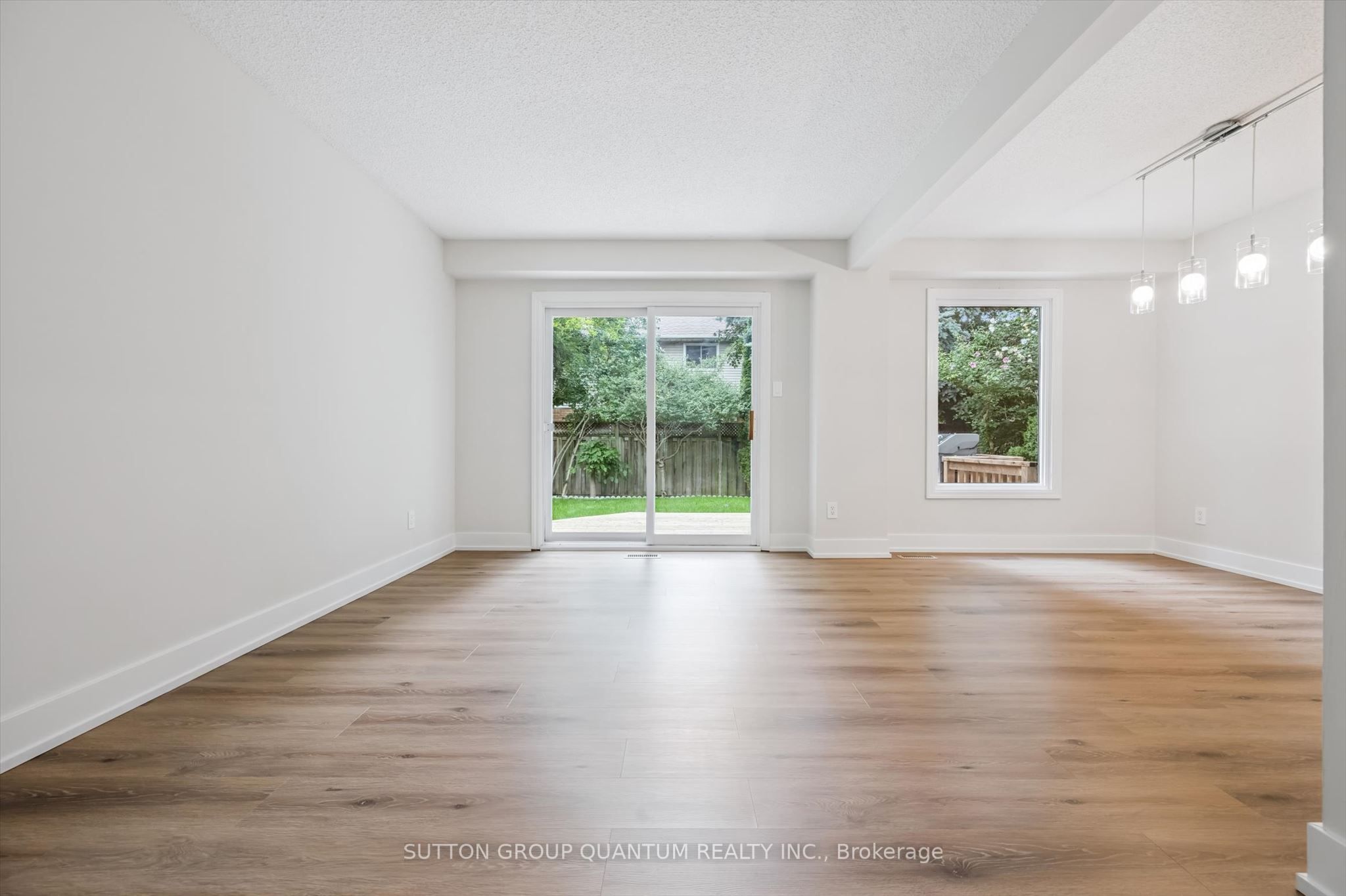 157 Riverview Street, Oakville, ON L6L 5S2 photo 2