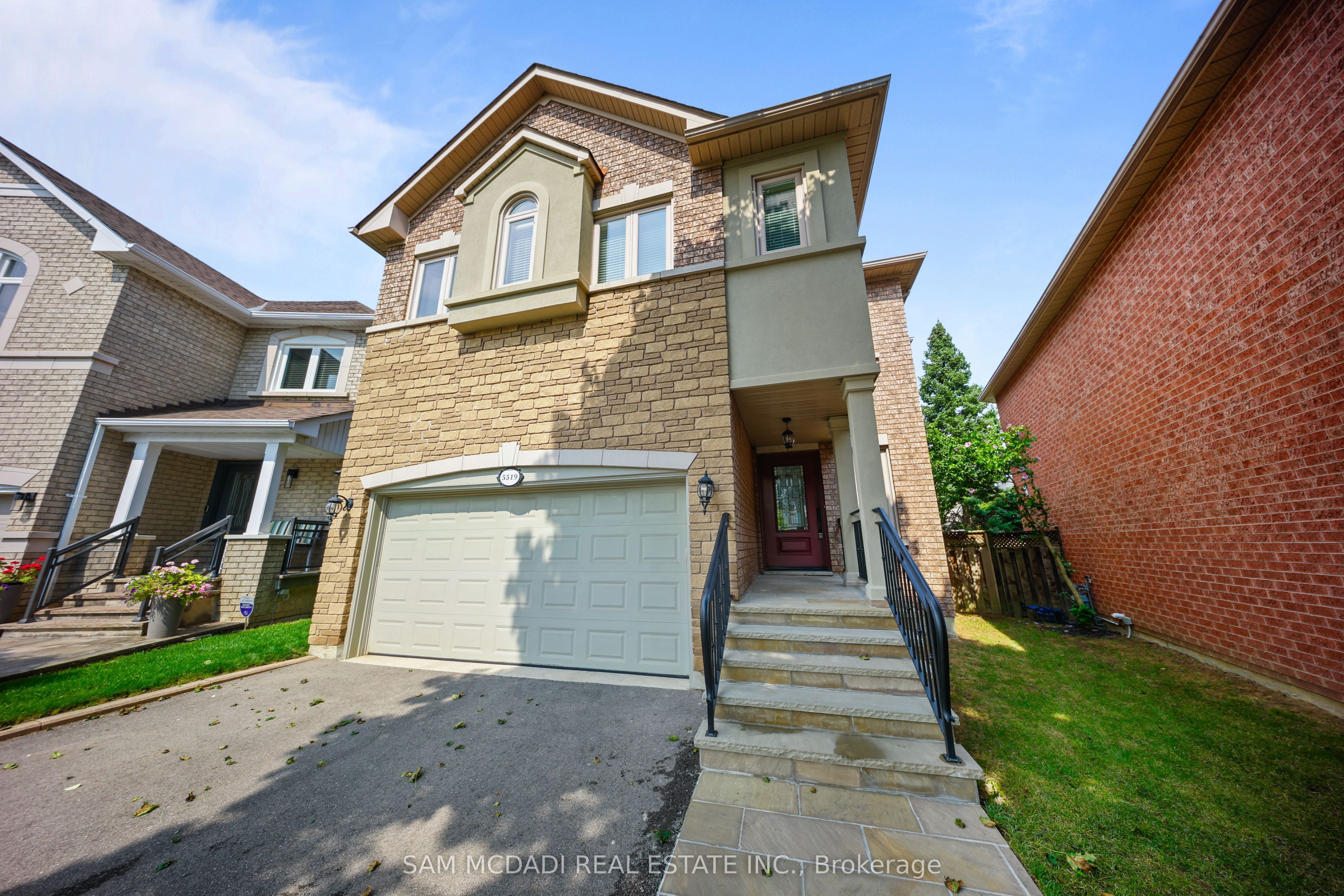 5519 Windy Hill Court, Mississauga, ON L4Z 3W4 photo 2