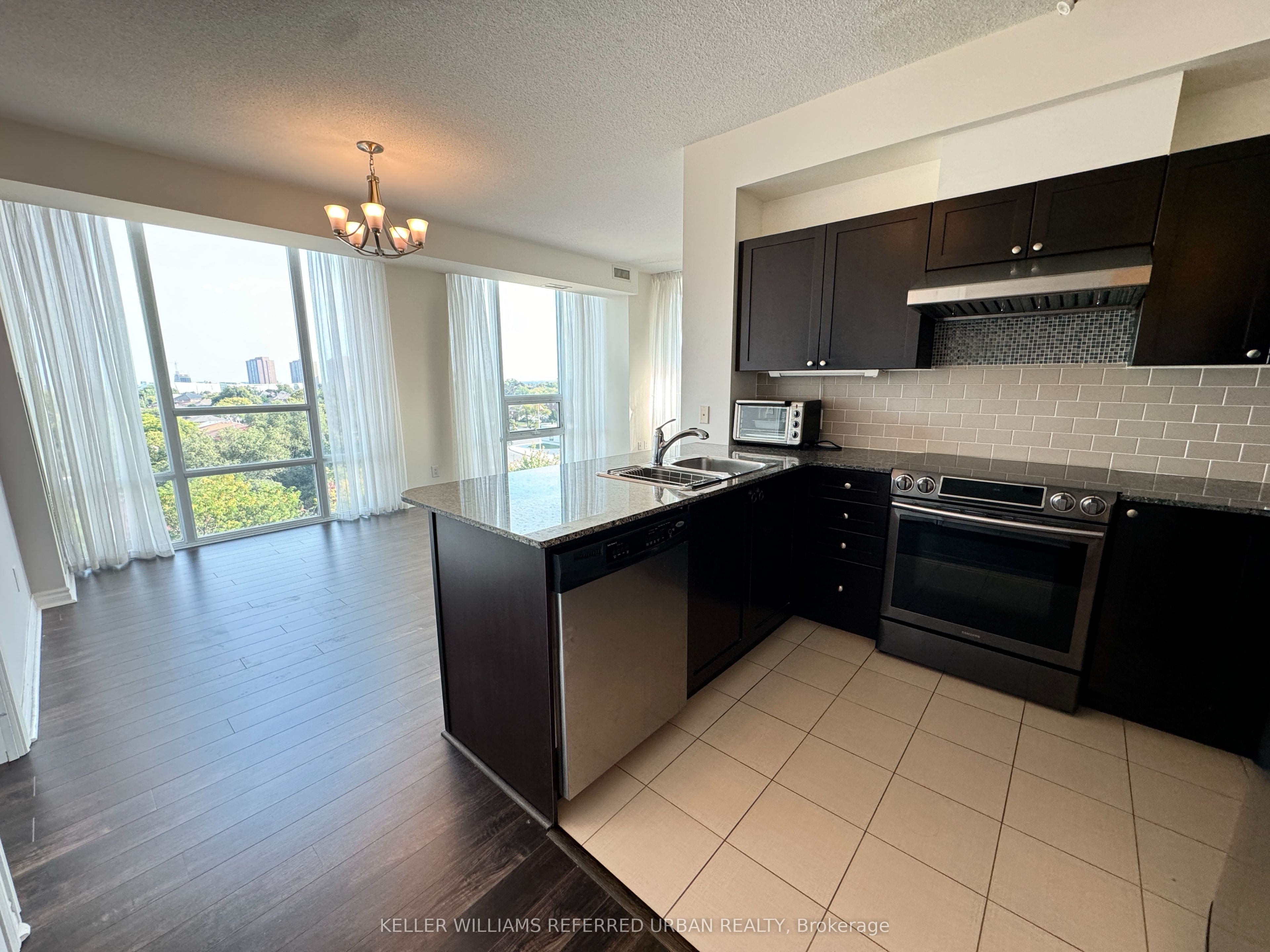 3525 Kariya Drive 702, Mississauga, ON L5B 0C2 photo 2