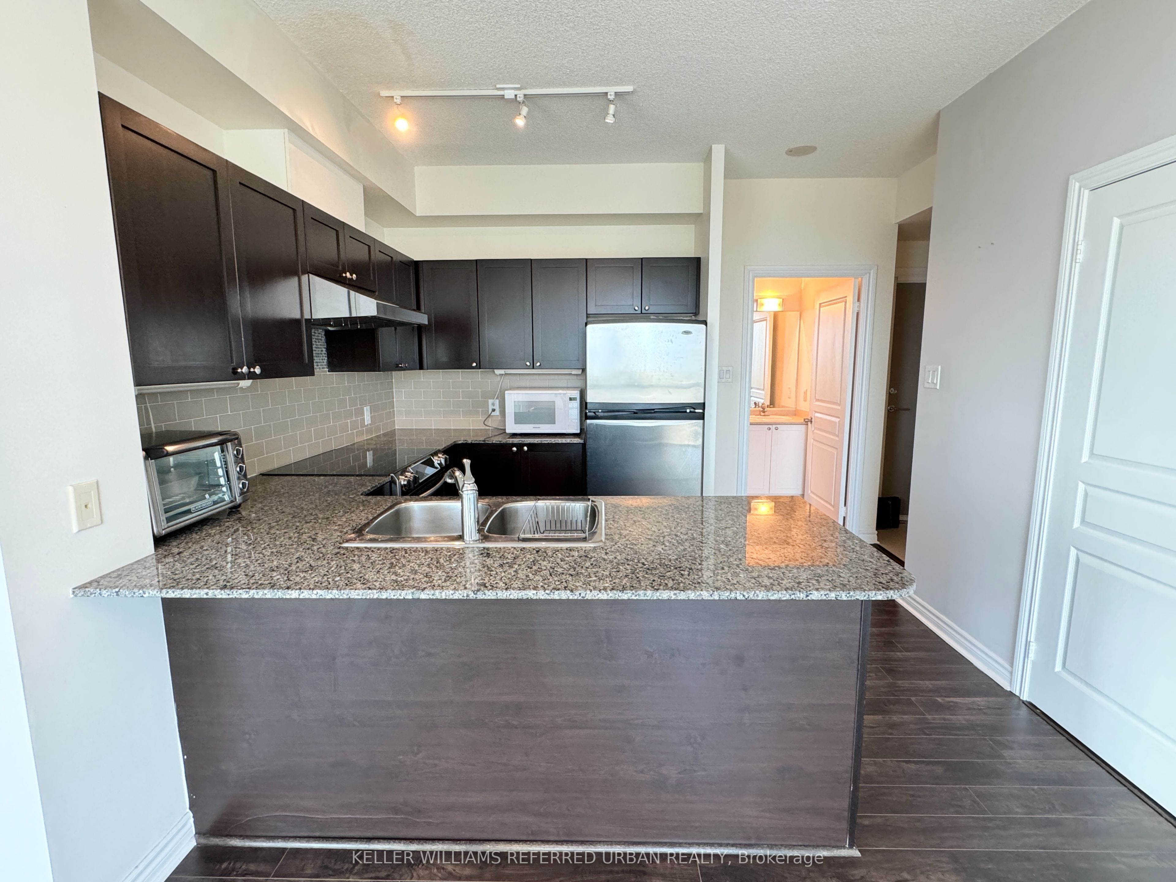 3525 Kariya Drive 702, Mississauga, ON L5B 0C2 photo 5
