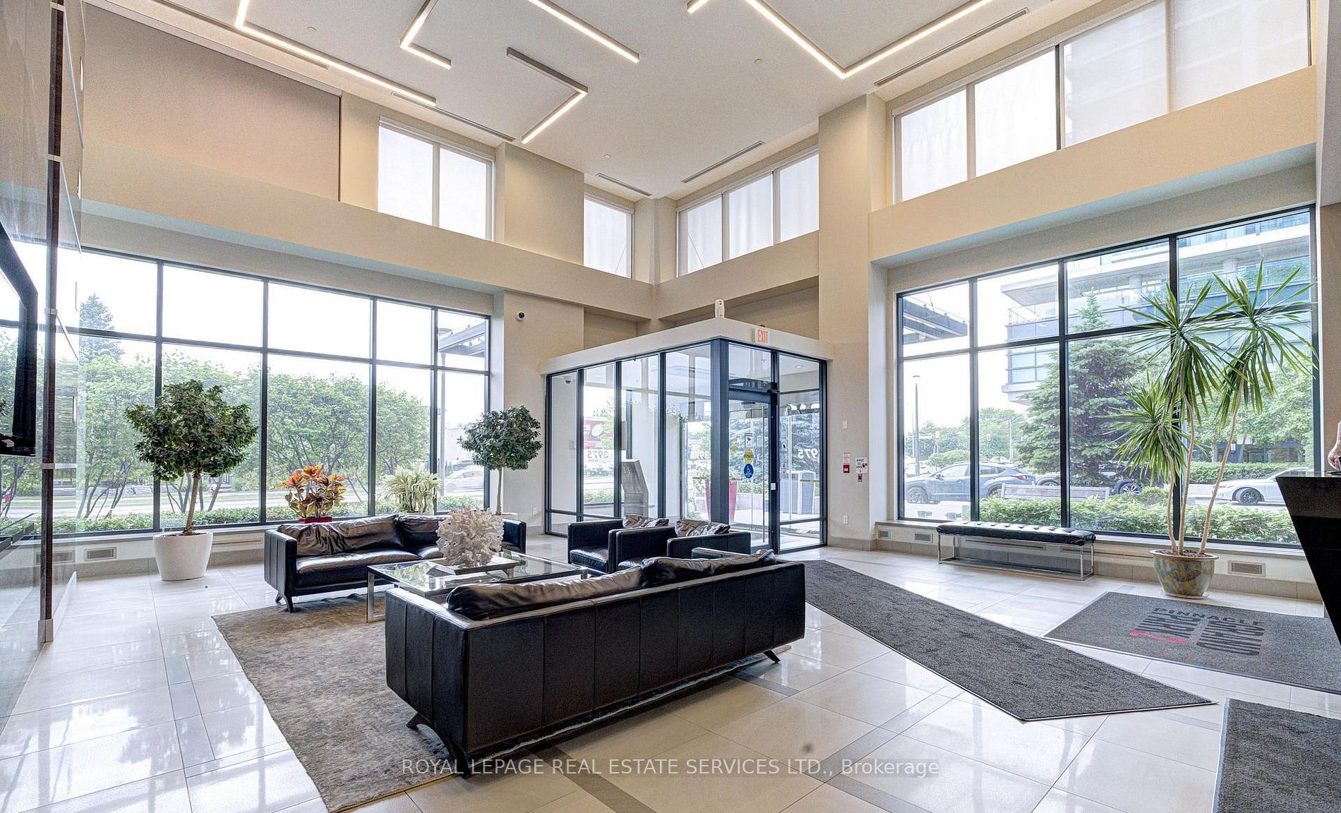 3975 Grand Park Drive 2809, Mississauga, ON L5B 0K4 photo 3