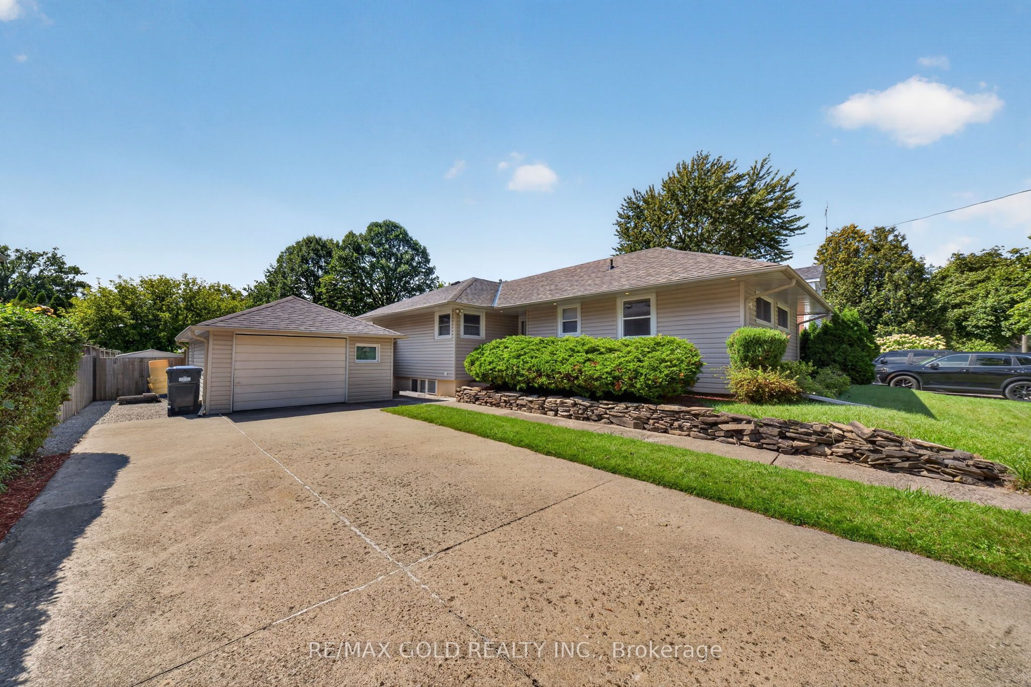 29 Treleaven Drive, Brampton, ON L6Y 1X7 photo 2