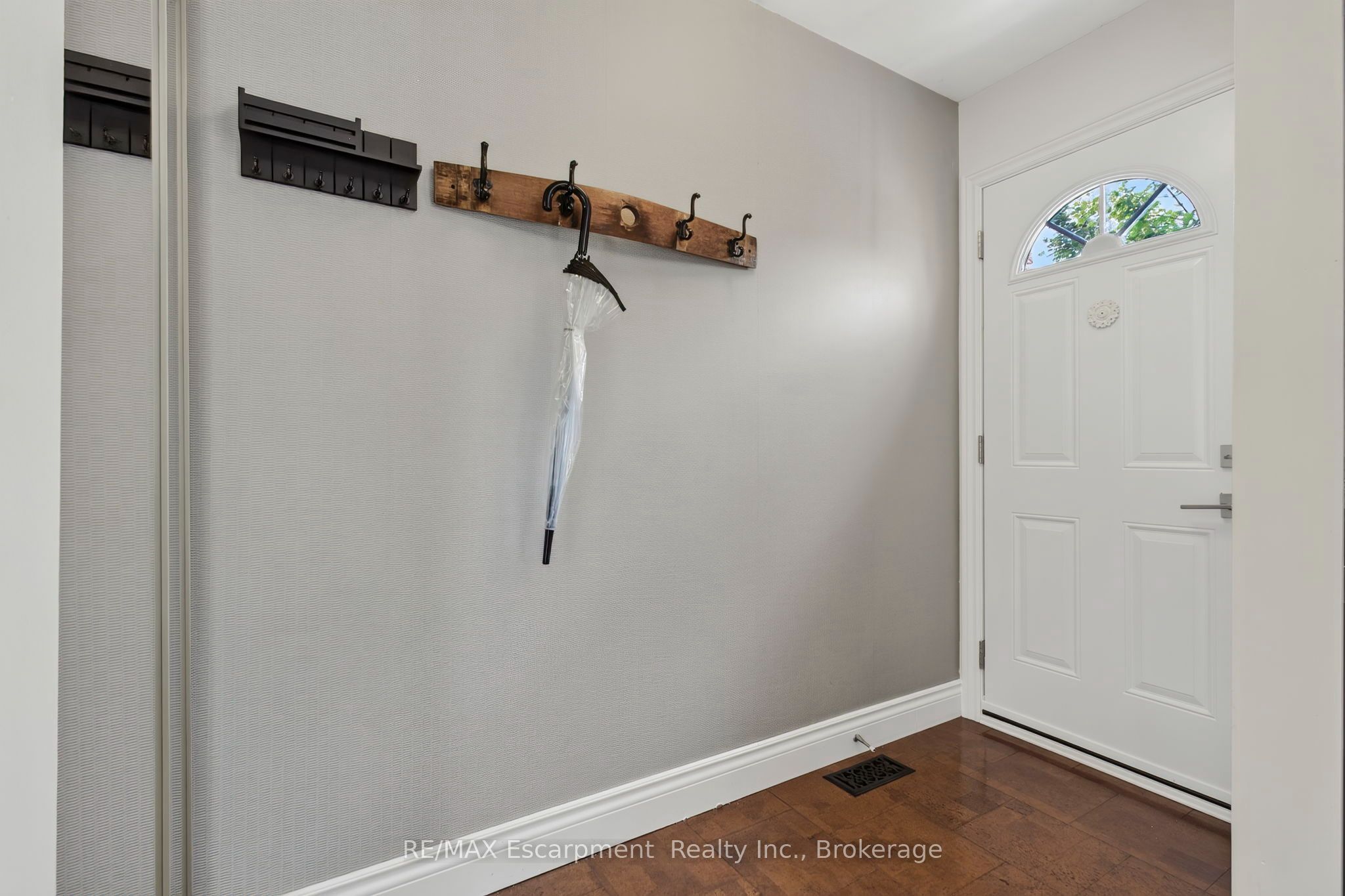 895 Maple Avenue 425, Burlington, ON L7S 2H7 photo 3