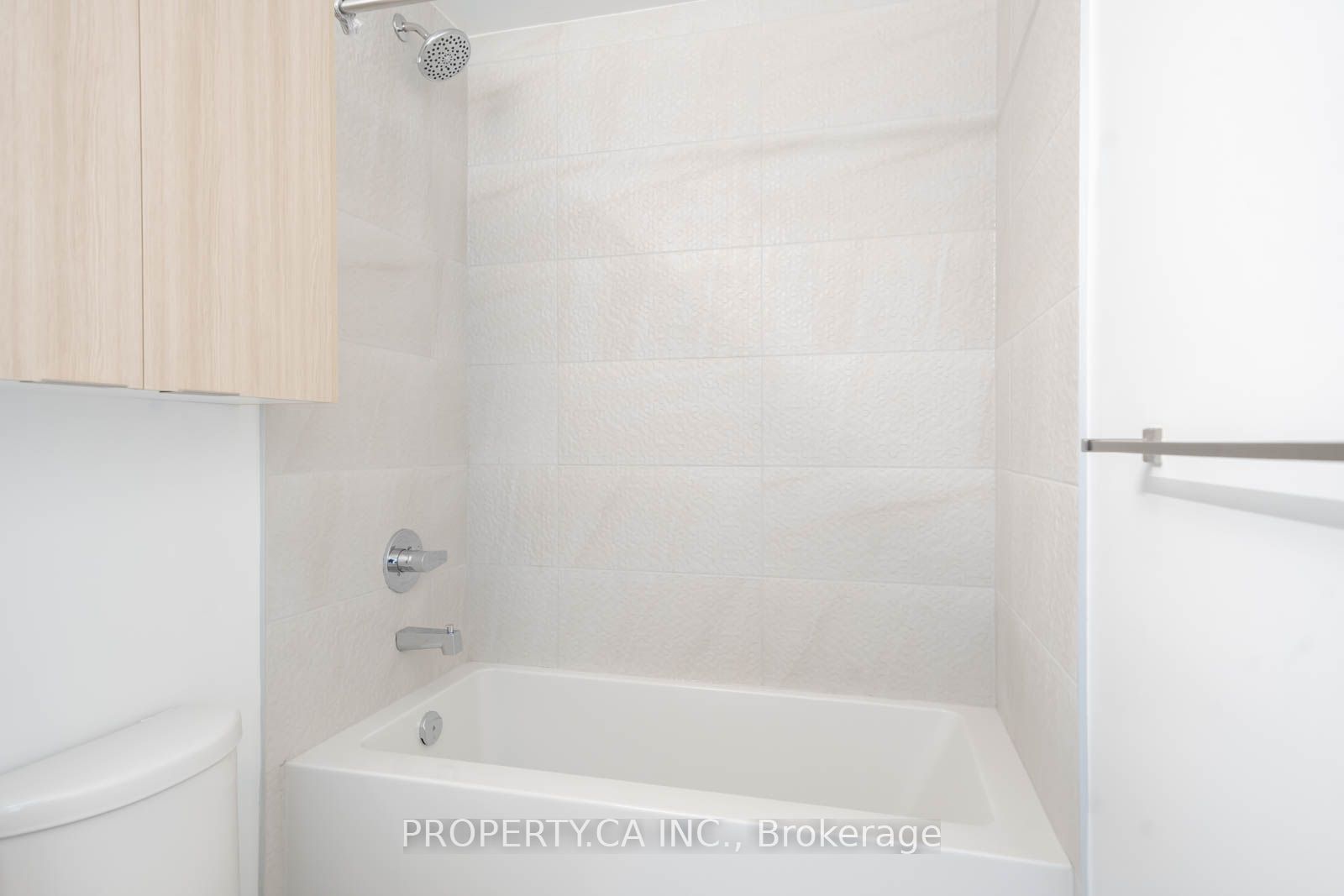 5105 Hurontario Street 1406, Mississauga, ON L4Z 3X7 photo 2