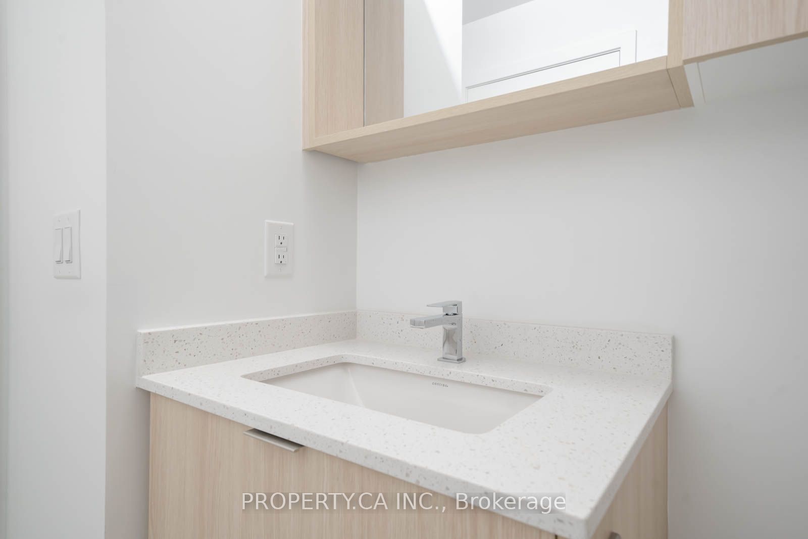 5105 Hurontario Street 1406, Mississauga, ON L4Z 3X7 photo 3