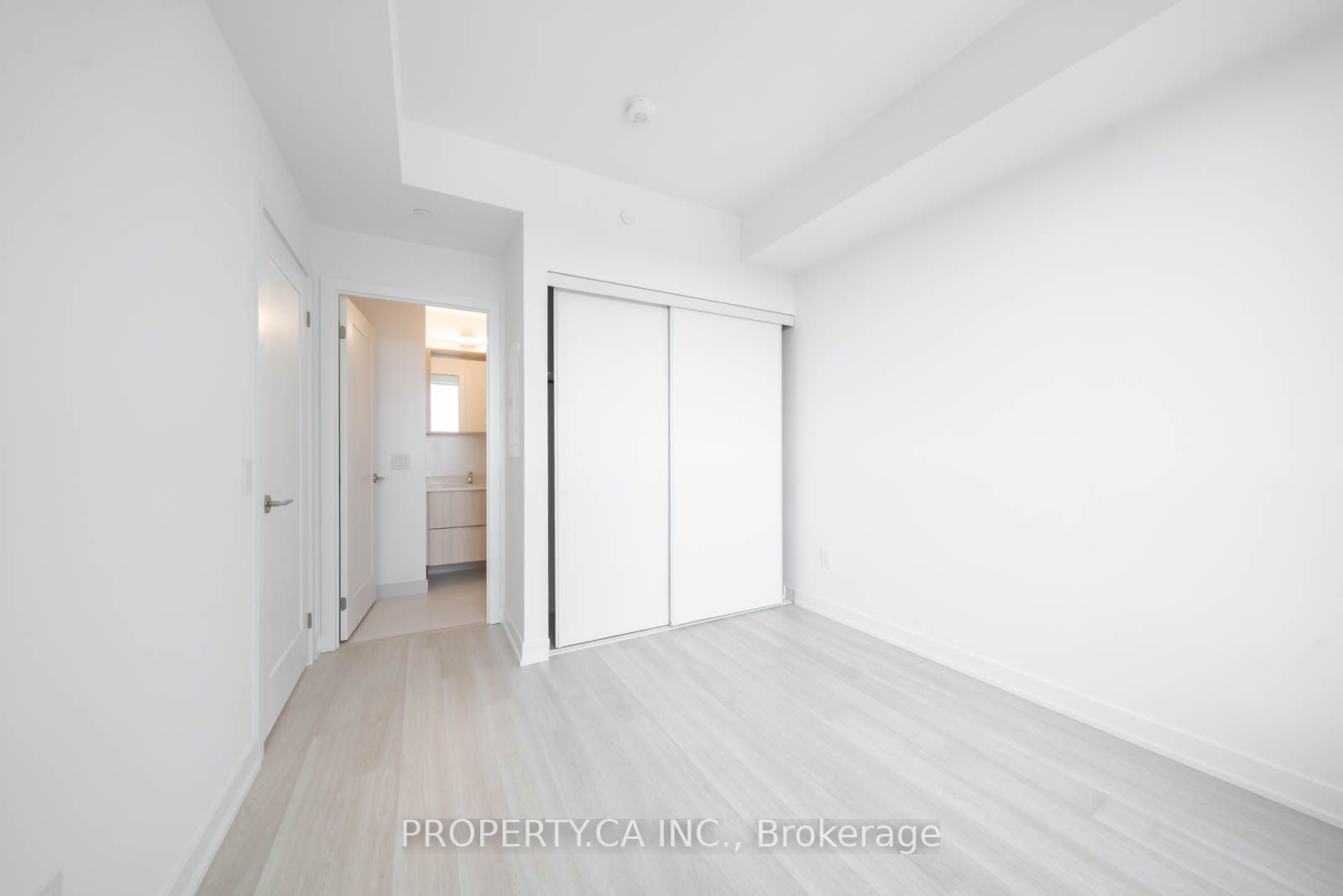 5105 Hurontario Street 1406, Mississauga, ON L4Z 3X7 photo 4