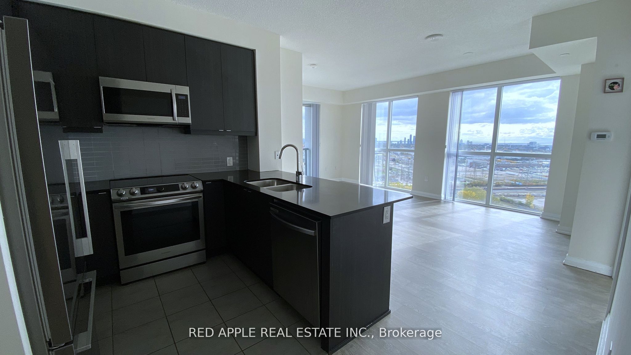 50 Thomas Riley Road 1802, Toronto, ON M9B 0C5 photo 2