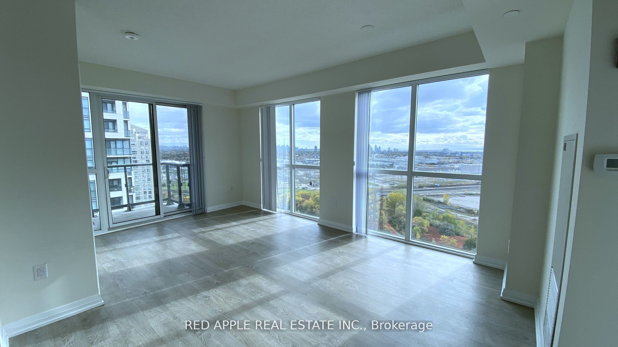 50 Thomas Riley Road 1802, Toronto, ON M9B 0C5 photo 5