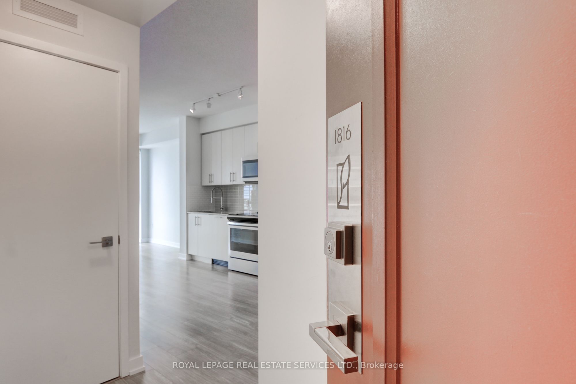 4055 Parkside Village Drive 1816, Mississauga, ON L5B 0K8 photo 4