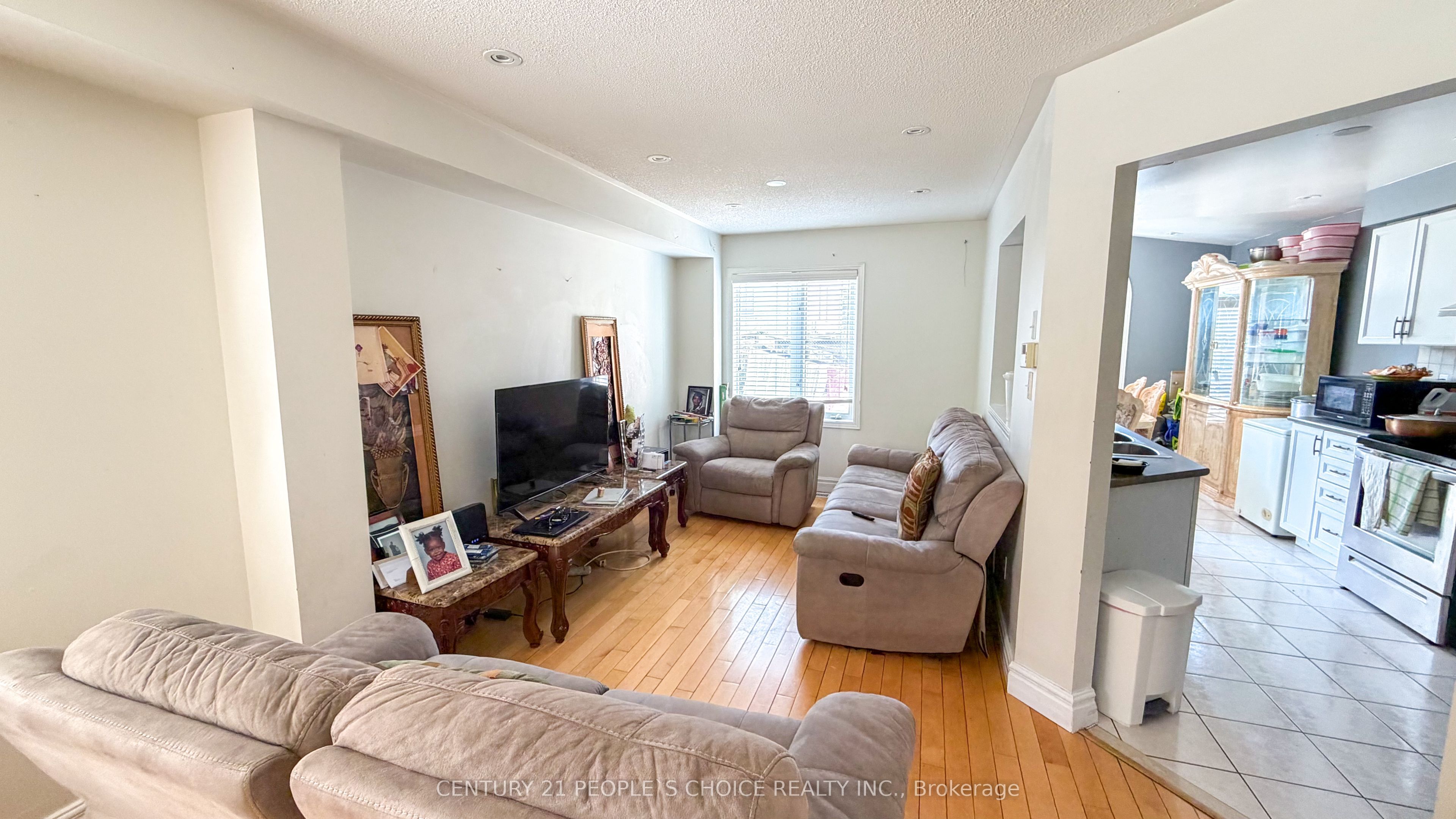 20 Belinda Drive, Brampton, ON L7A 2W6 photo 2