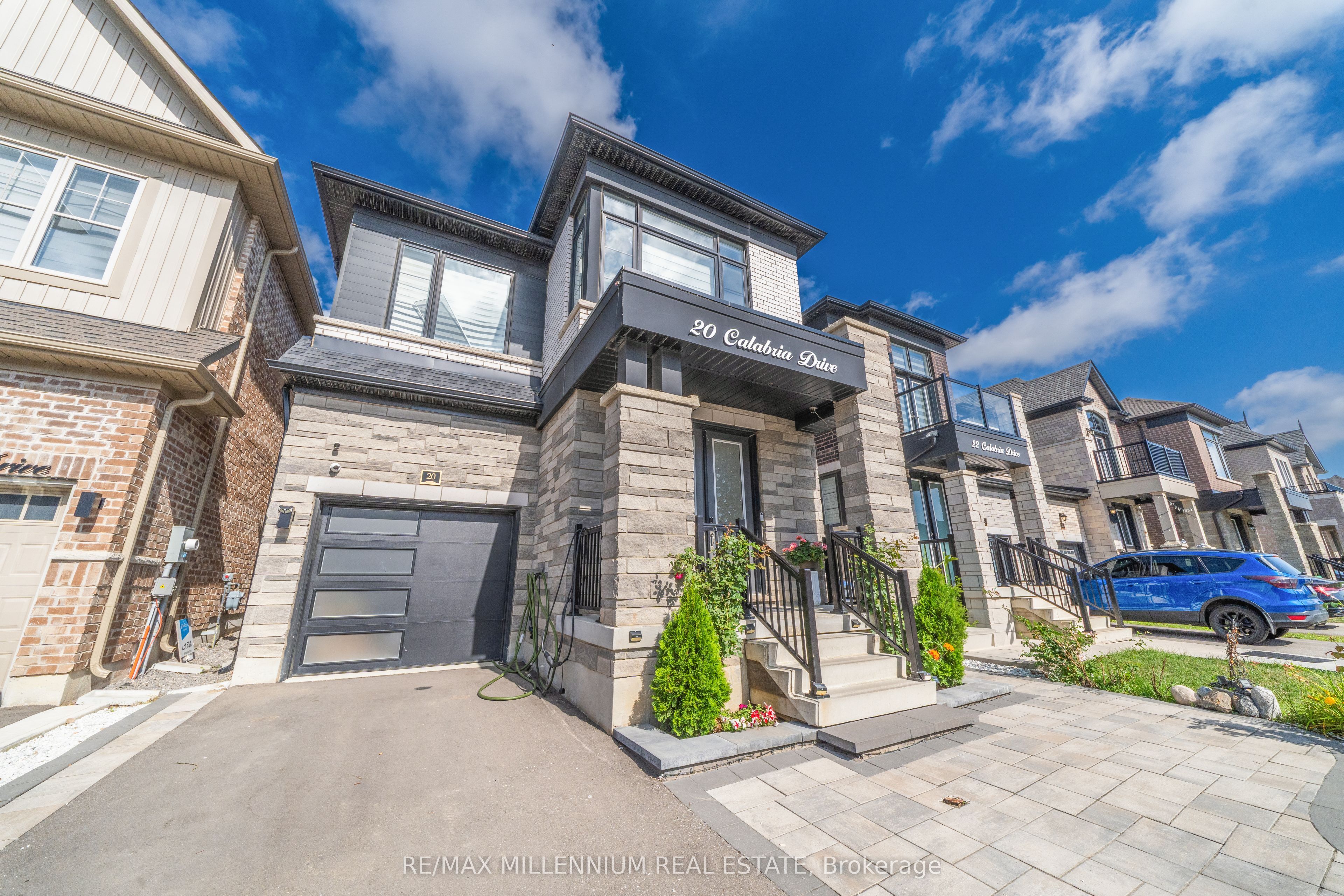 20 Calabria Drive, Caledon, ON L7C 4L3 photo 2