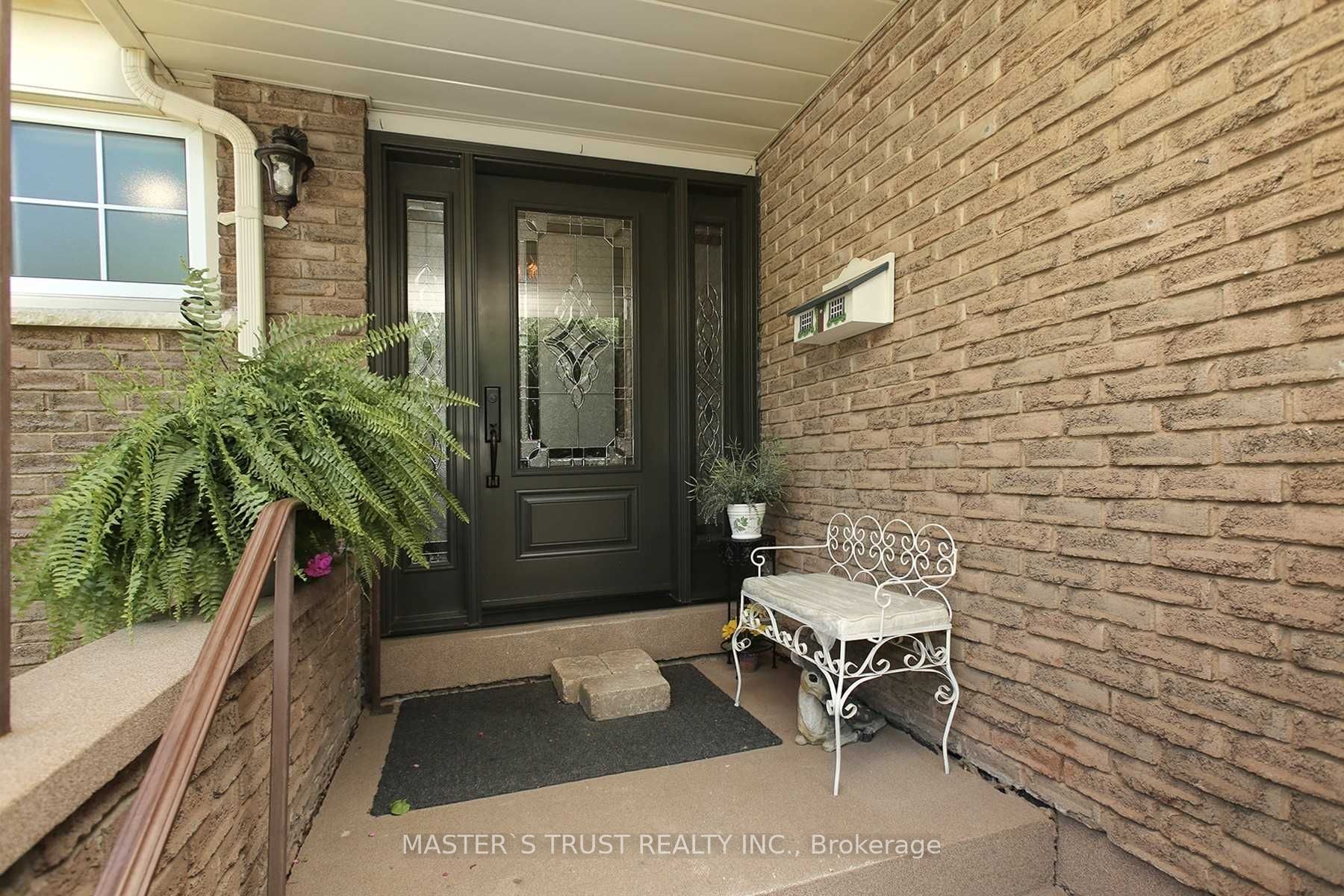1319 White Oaks Boulevard E, Oakville, ON L6H 2N7 photo 2