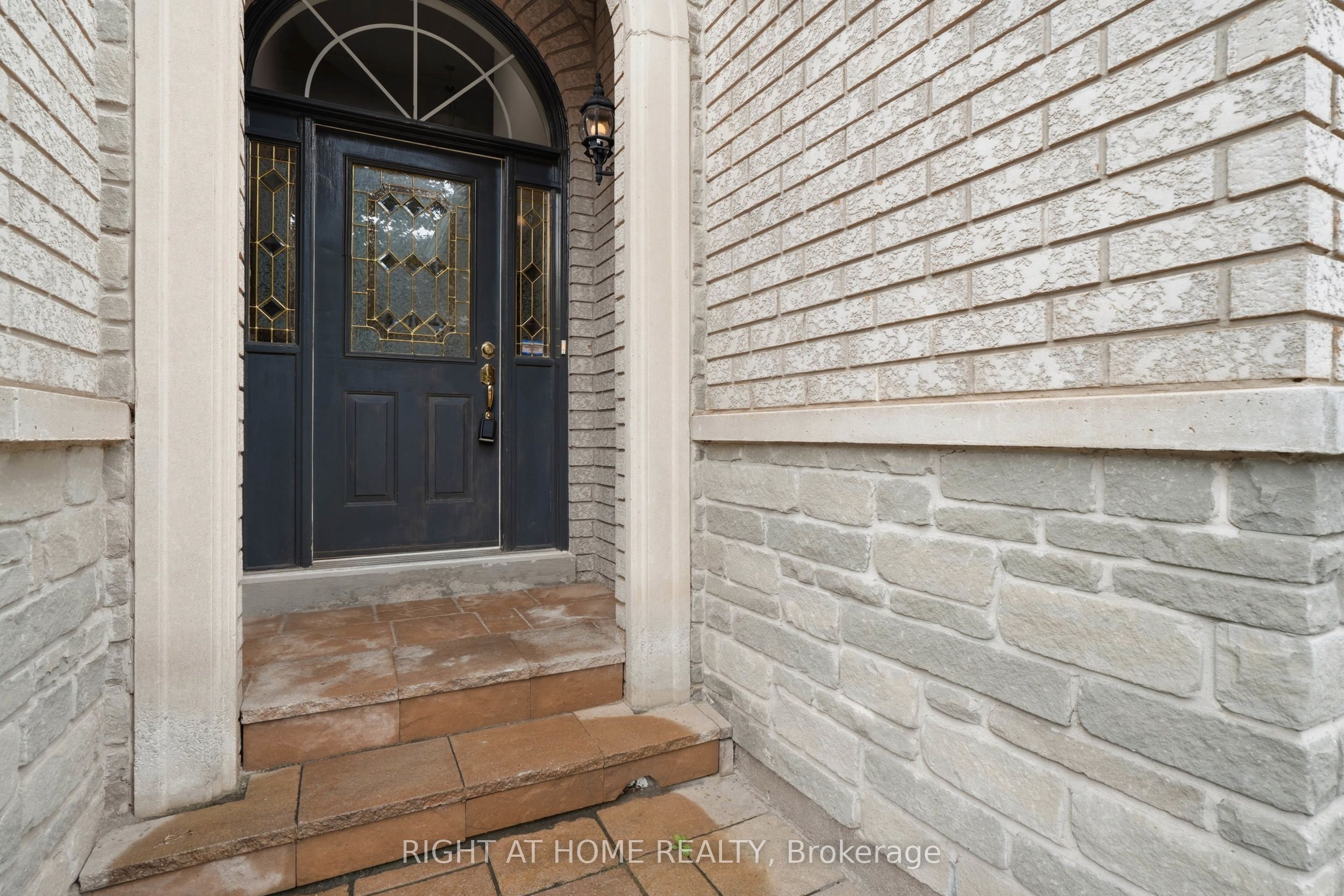 2121 Pinevalley Crescent, Oakville, ON L6H 6L7 photo 3
