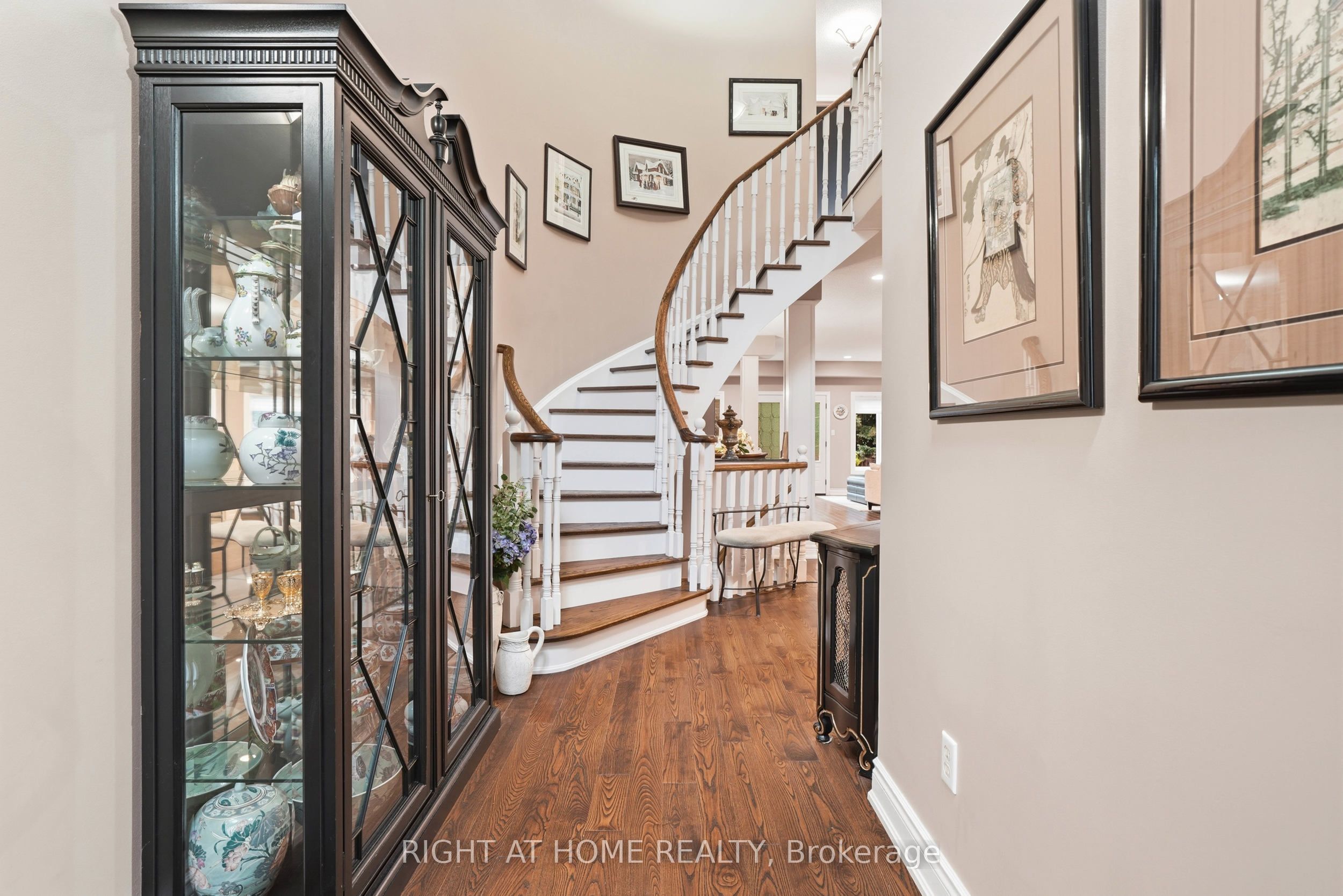 2121 Pinevalley Crescent, Oakville, ON L6H 6L7 photo 4