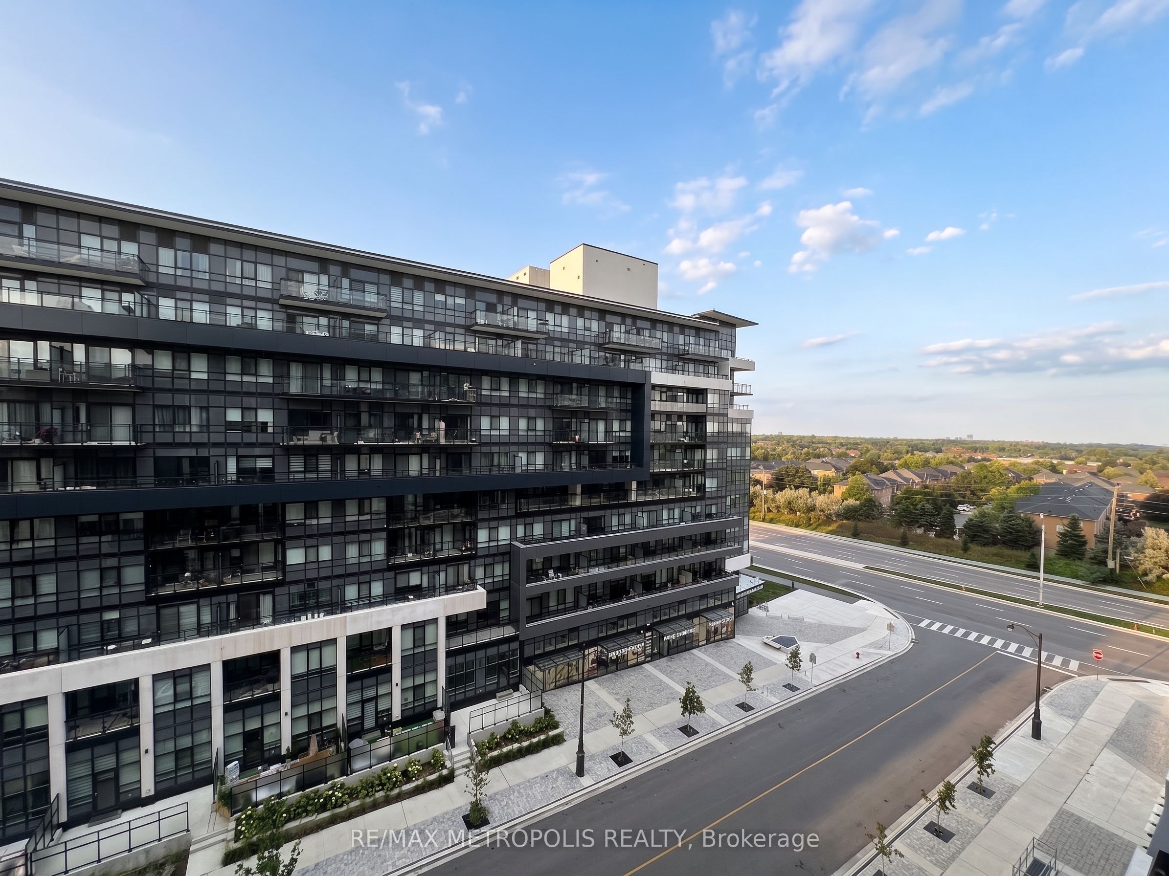 405 Dundas Street W 714, Oakville, ON L6M 5P9