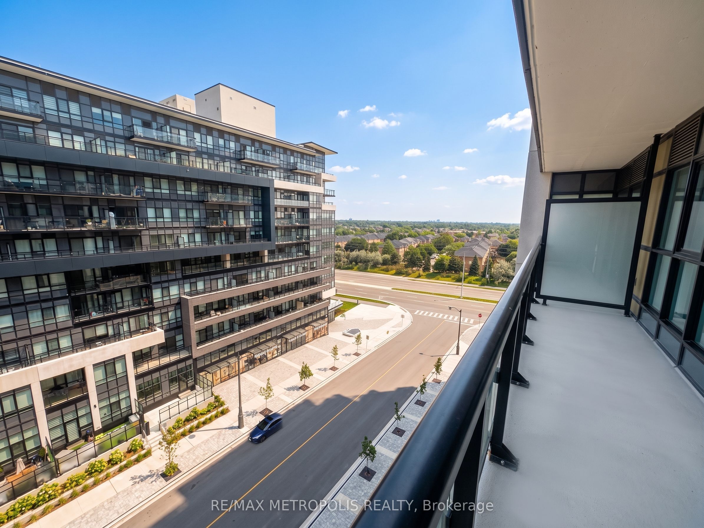 405 Dundas Street W 714, Oakville, ON L6M 5P9 photo 3