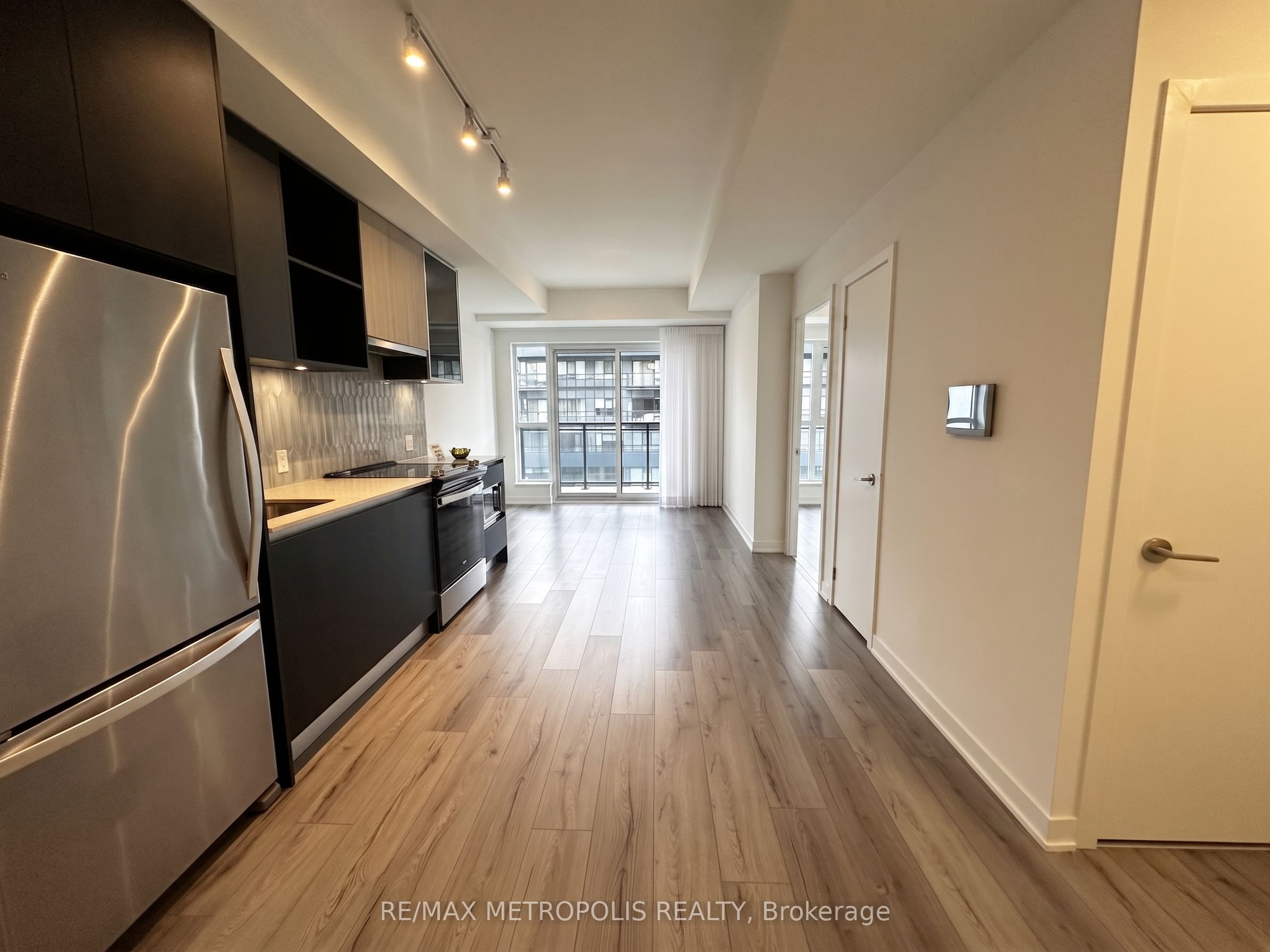 405 Dundas Street W 714, Oakville, ON L6M 5P9 photo 4