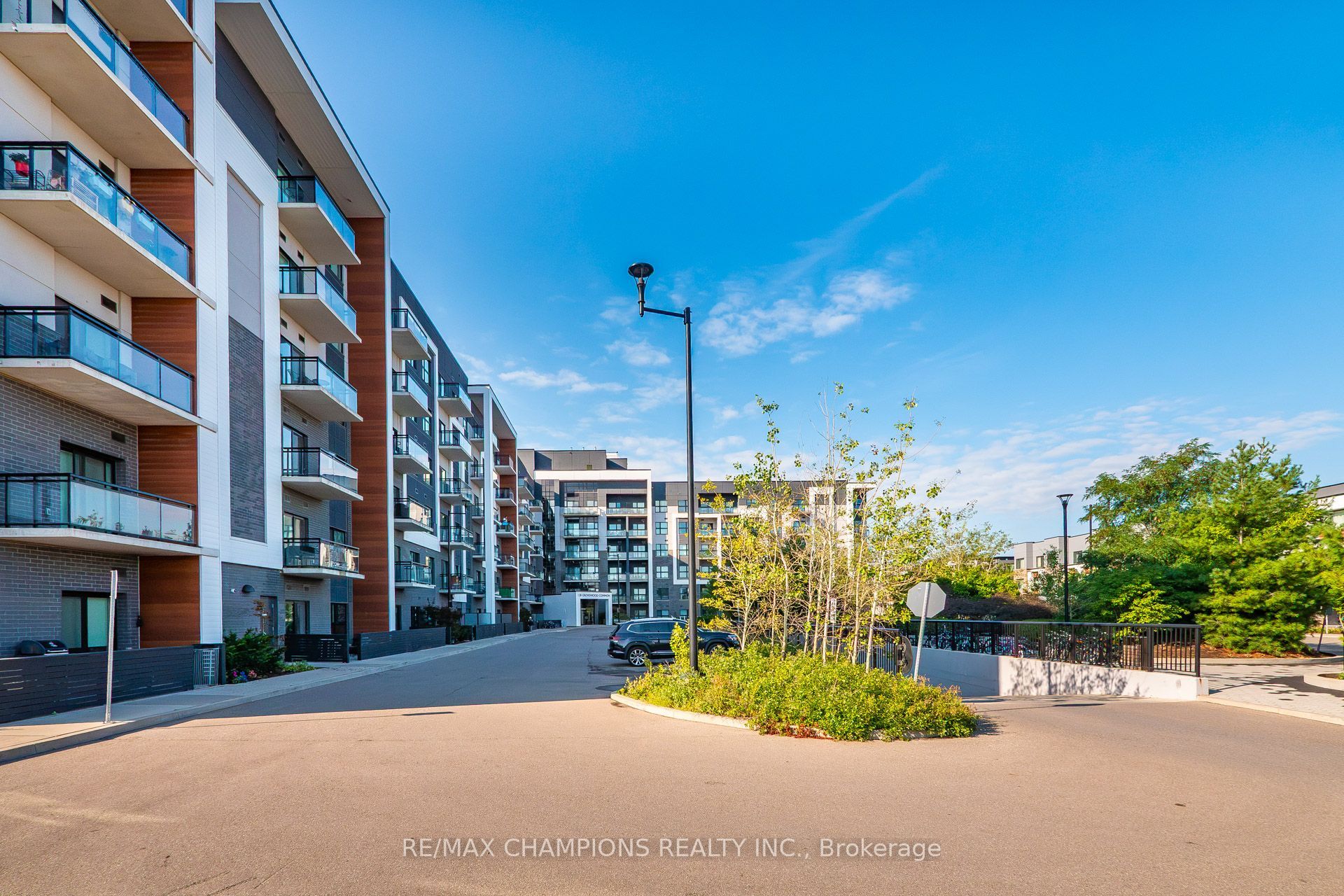 128 Grovewood Common 308, Oakville, ON L6H 0X3 photo 4