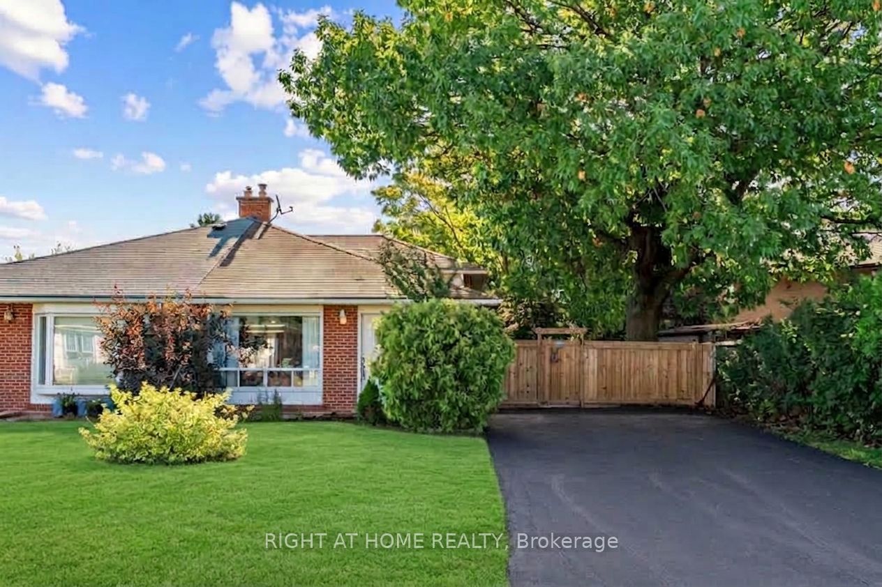 46 Aloma Crescent, Brampton, ON L6T 2P1 photo 2