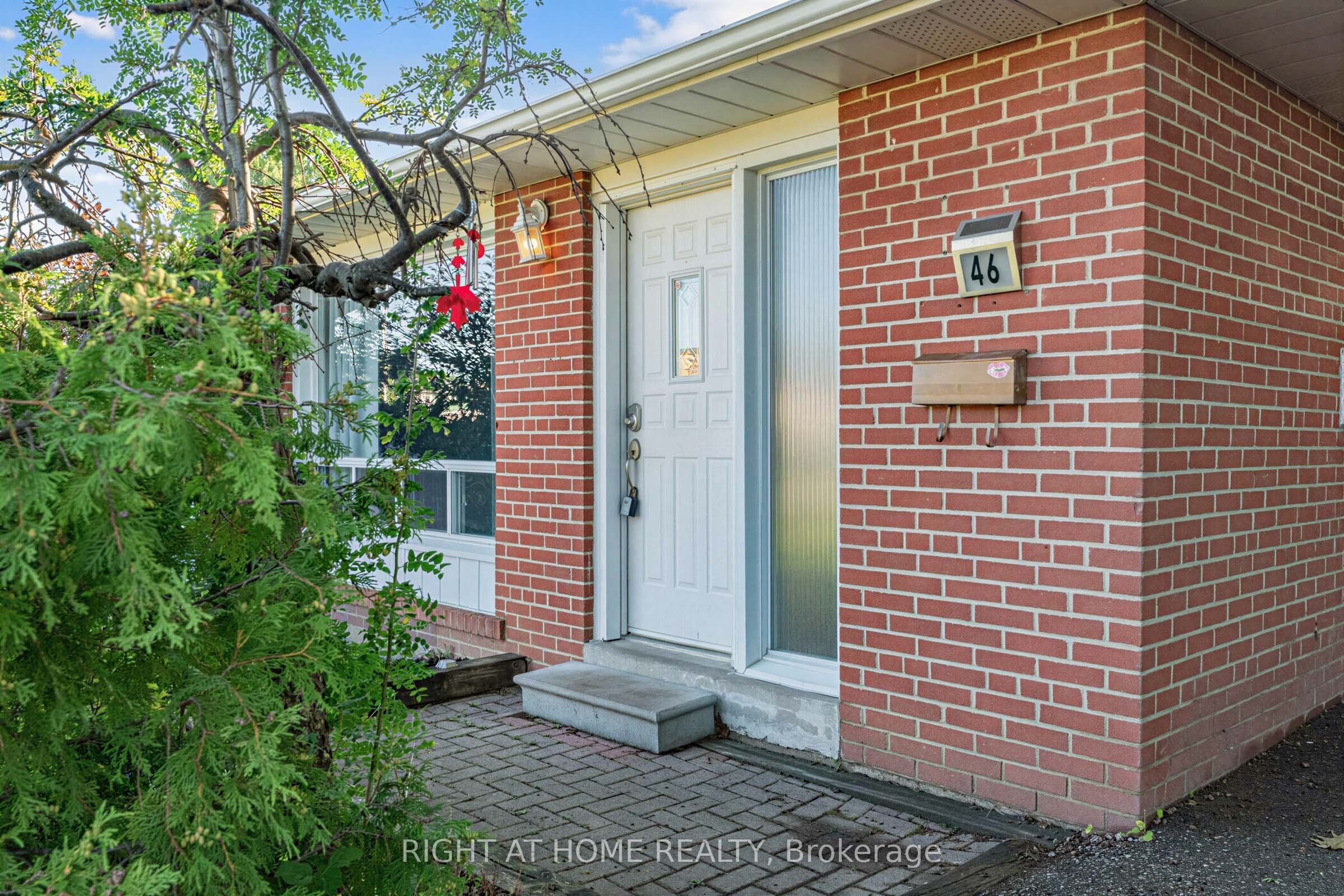 46 Aloma Crescent, Brampton, ON L6T 2P1 photo 3