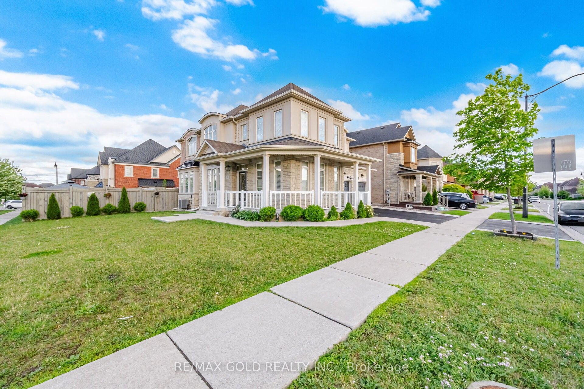 49 Squire Ellis Drive, Brampton, ON L6P 4C2 photo 3