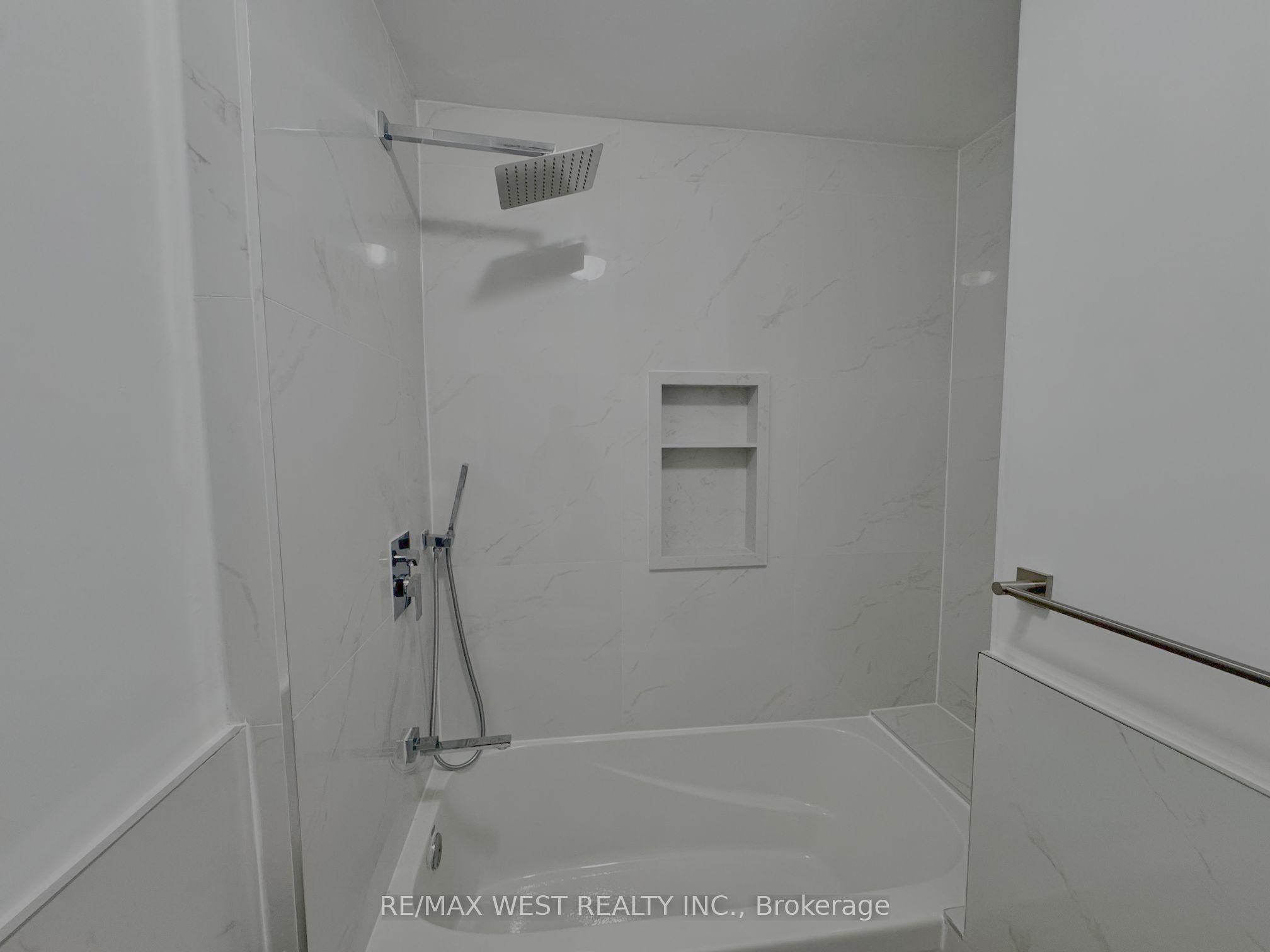 1687 St Clair Avenue W, Toronto, ON M6N 1H9 photo 4