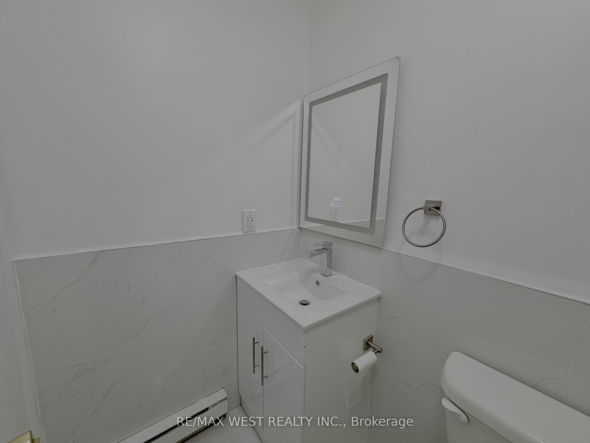 1687 St Clair Avenue W, Toronto, ON M6N 1H9 photo 5