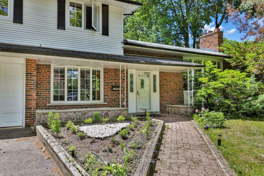 1366 Aldo Drive, Mississauga, ON L5H 3E9 photo 2