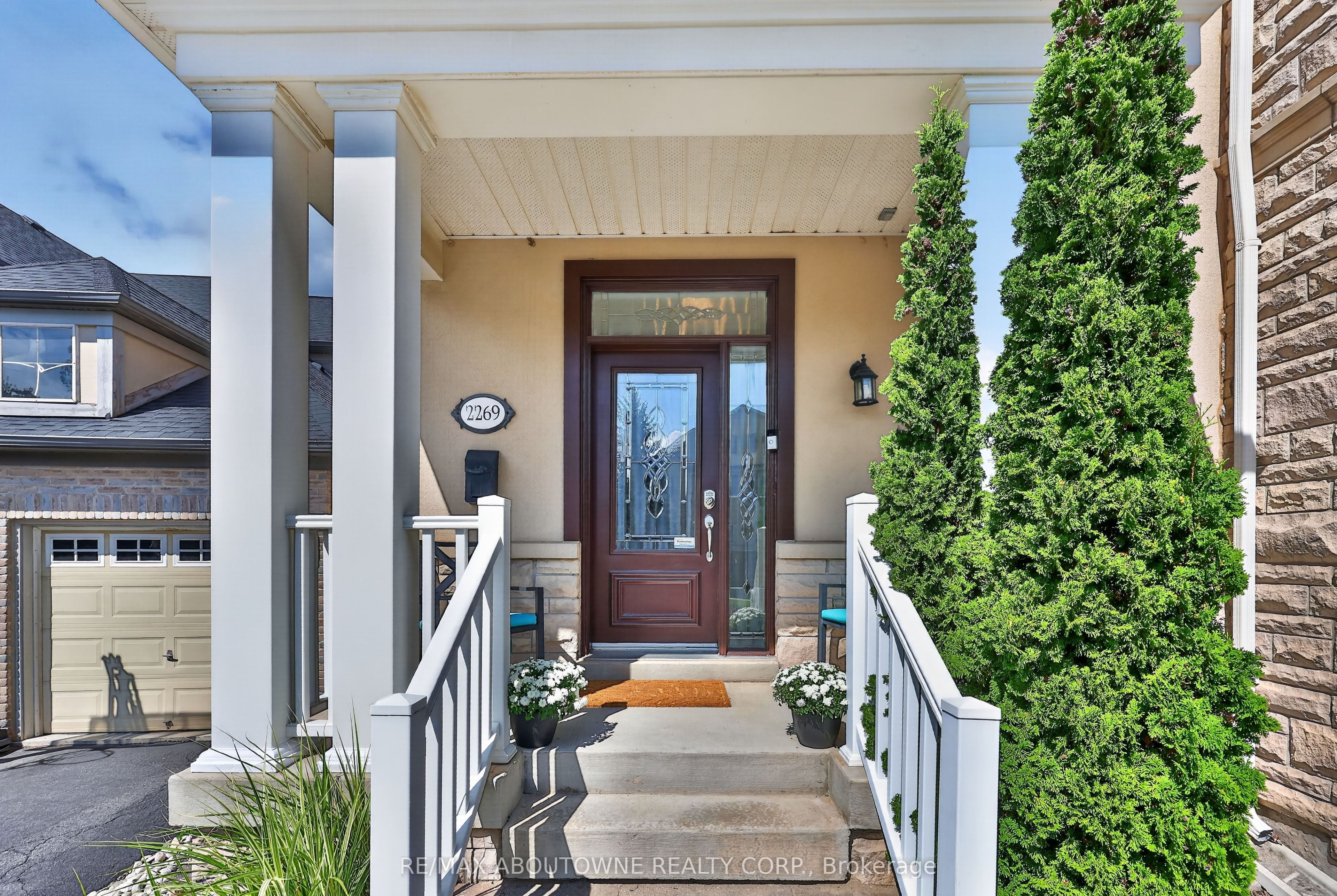 2269 Whitworth Drive, Oakville, ON L6M 0B5 photo 3