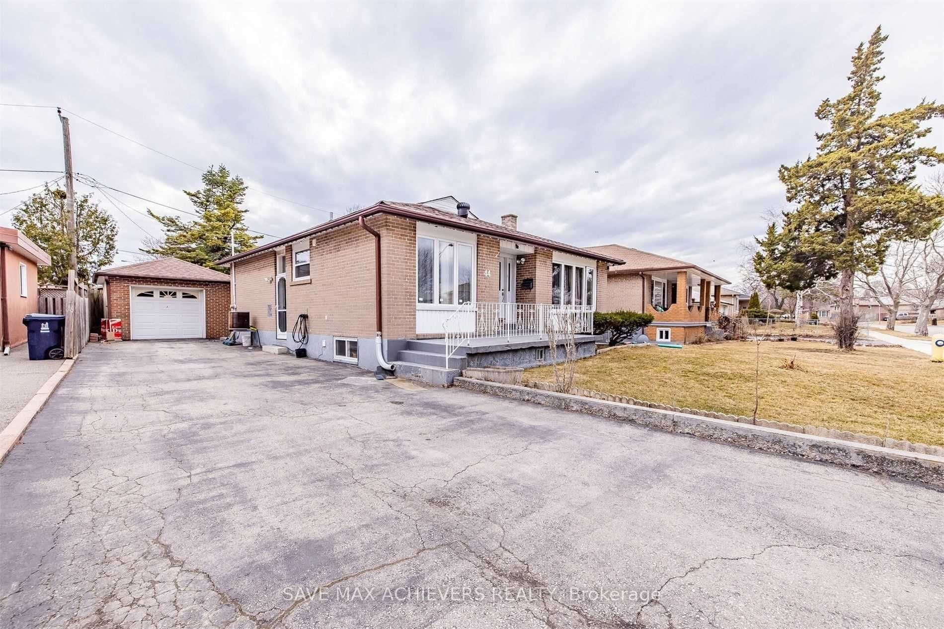 44 Strathavon Drive, Toronto, ON M9V 2H6 photo 2