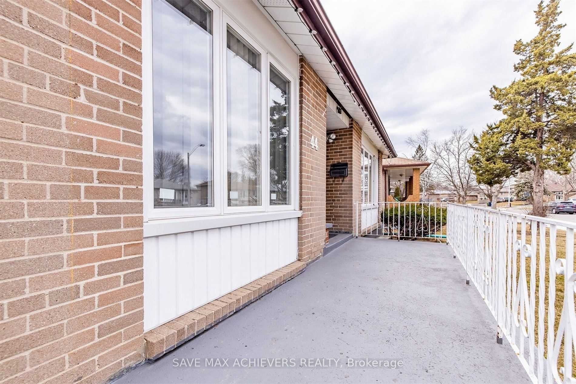 44 Strathavon Drive, Toronto, ON M9V 2H6 photo 3