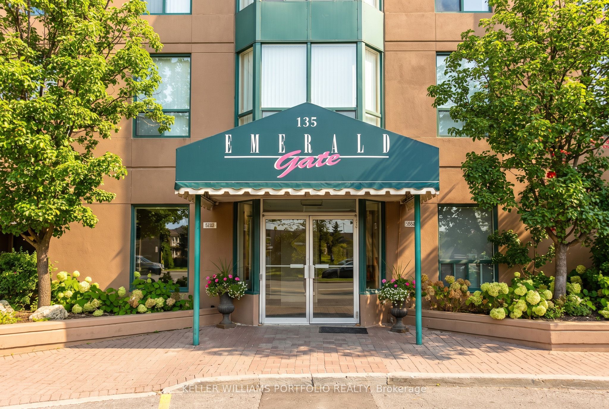 135 Hillcrest Avenue 605, Mississauga, ON L5B 4B1 photo 4