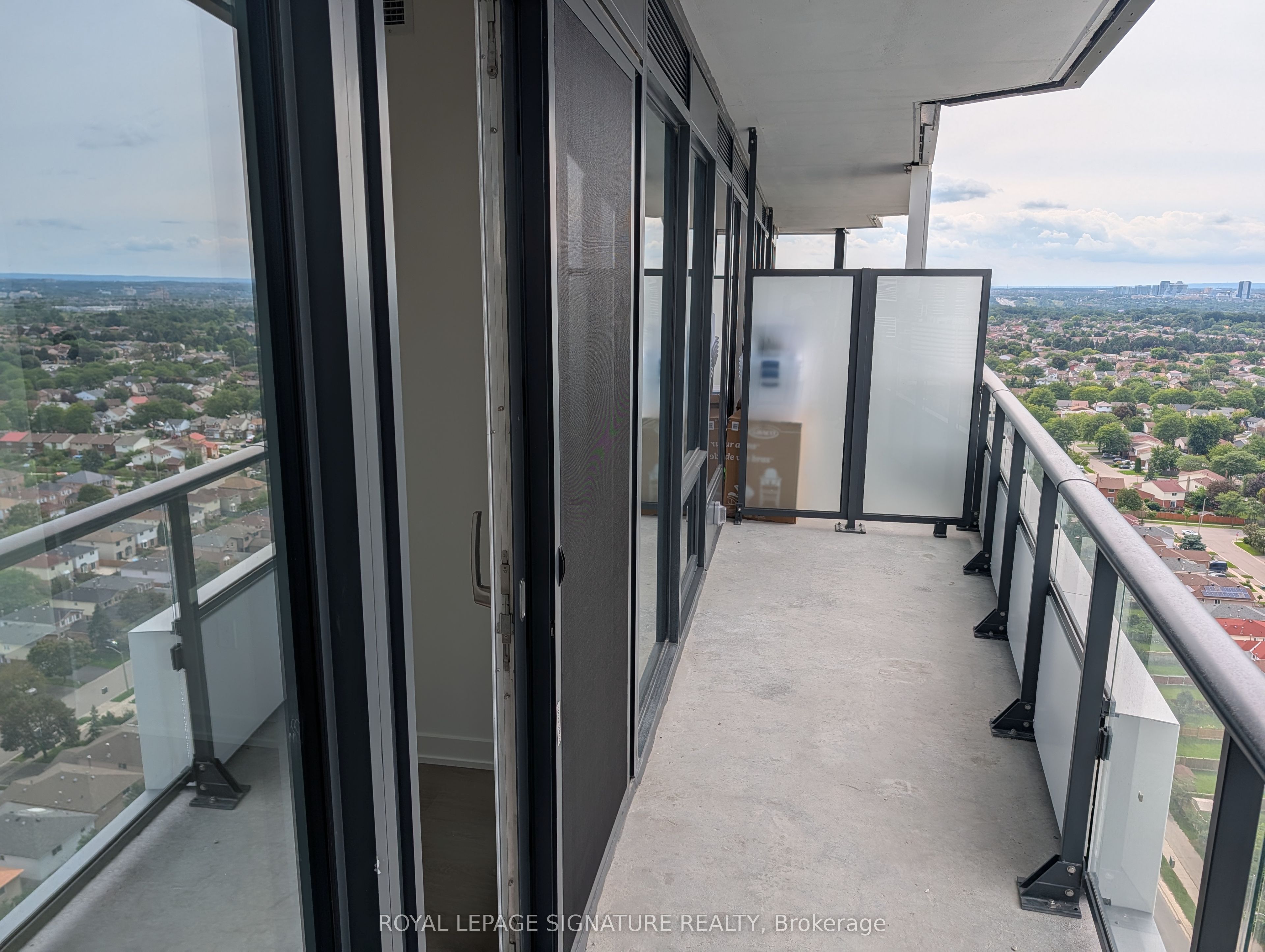 448 Burnhamthorpe Road W 2204, Mississauga, ON L5B 0R4