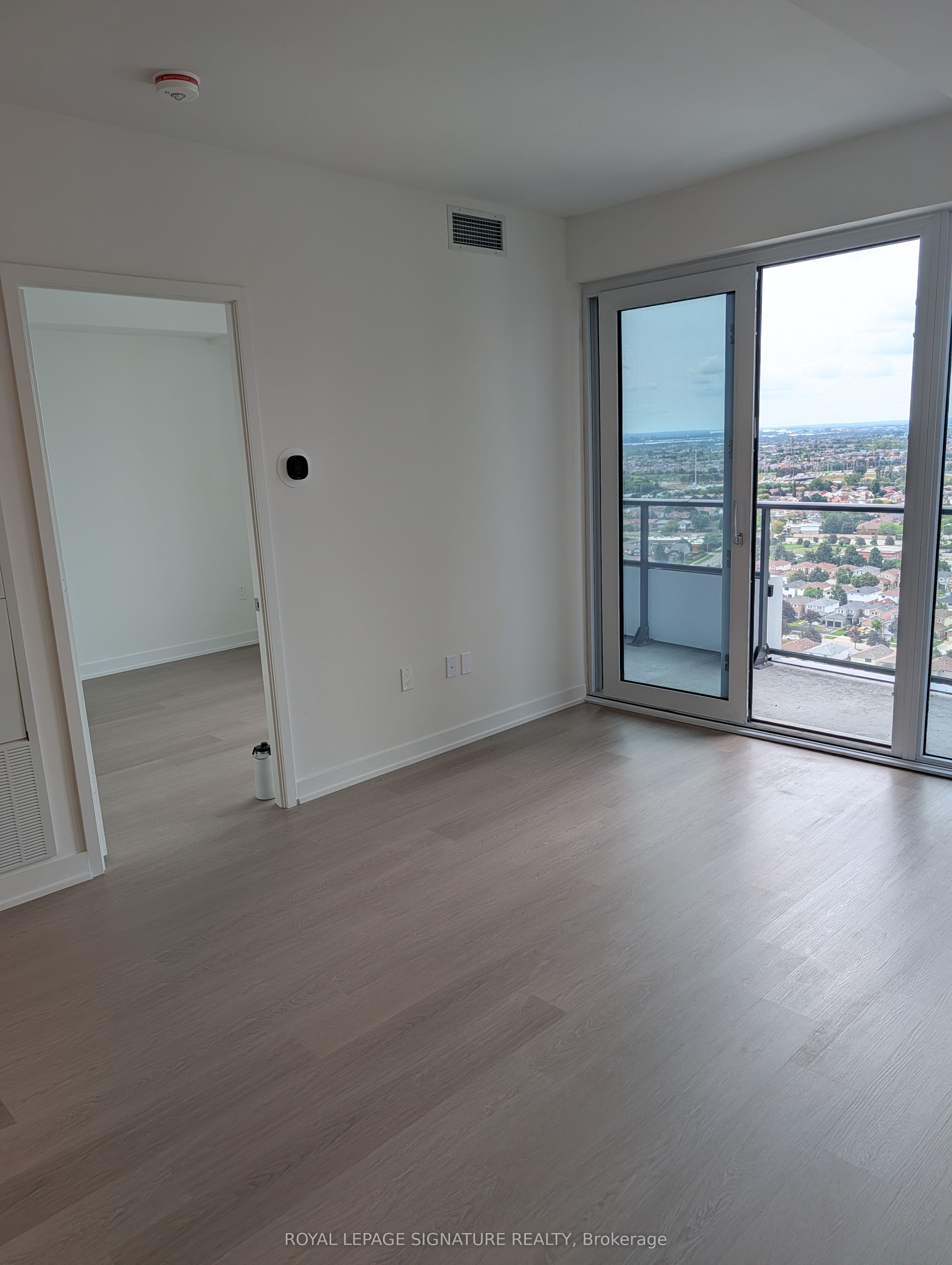 448 Burnhamthorpe Road W 2204, Mississauga, ON L5B 0R4 photo 4