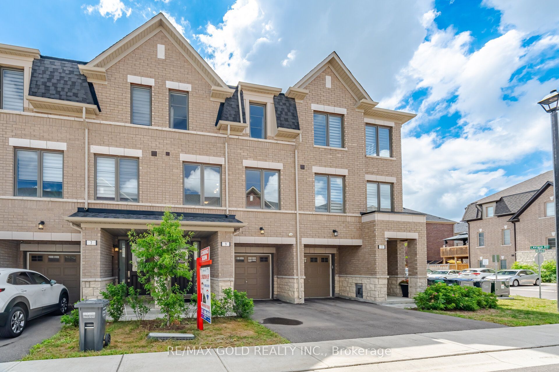 9 Arcola Street, Brampton, ON L6P 4N7 photo 2