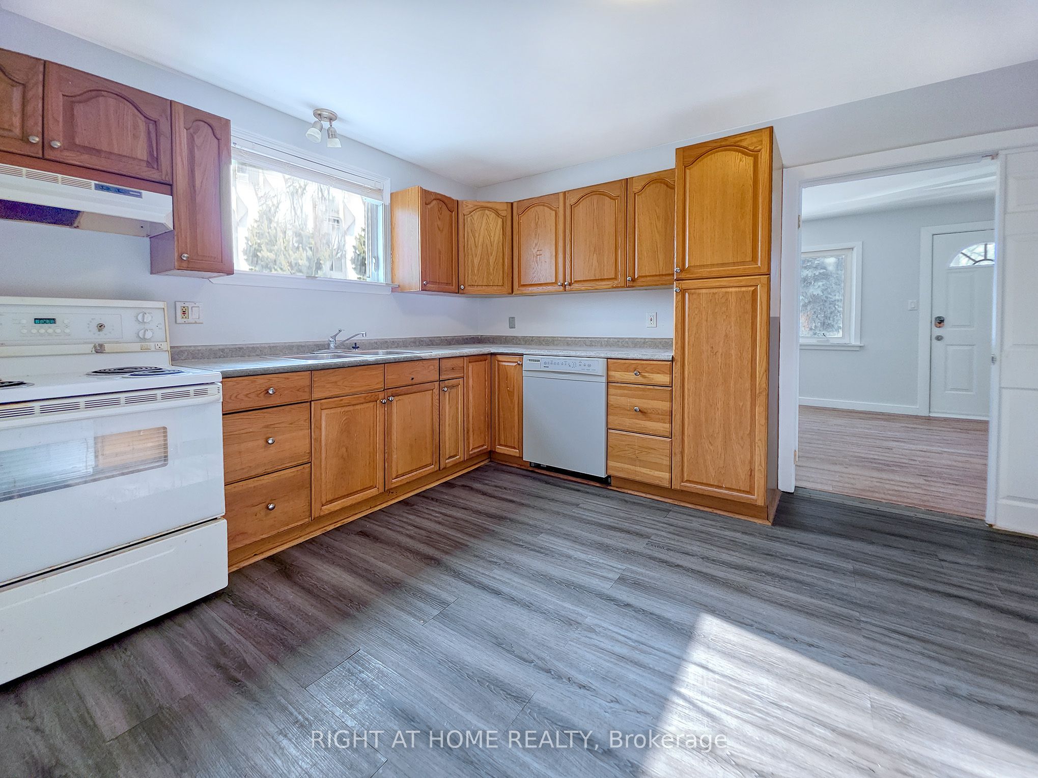 9 Rogers Road, Brampton, ON L6X 1L7 photo 4