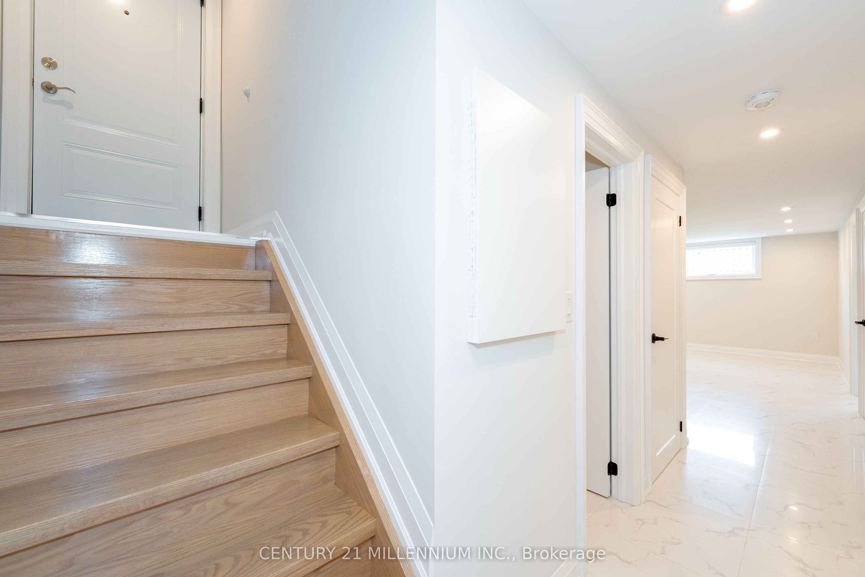 31 Mariposa Avenue C, Toronto, ON M6N 4A1 photo 3