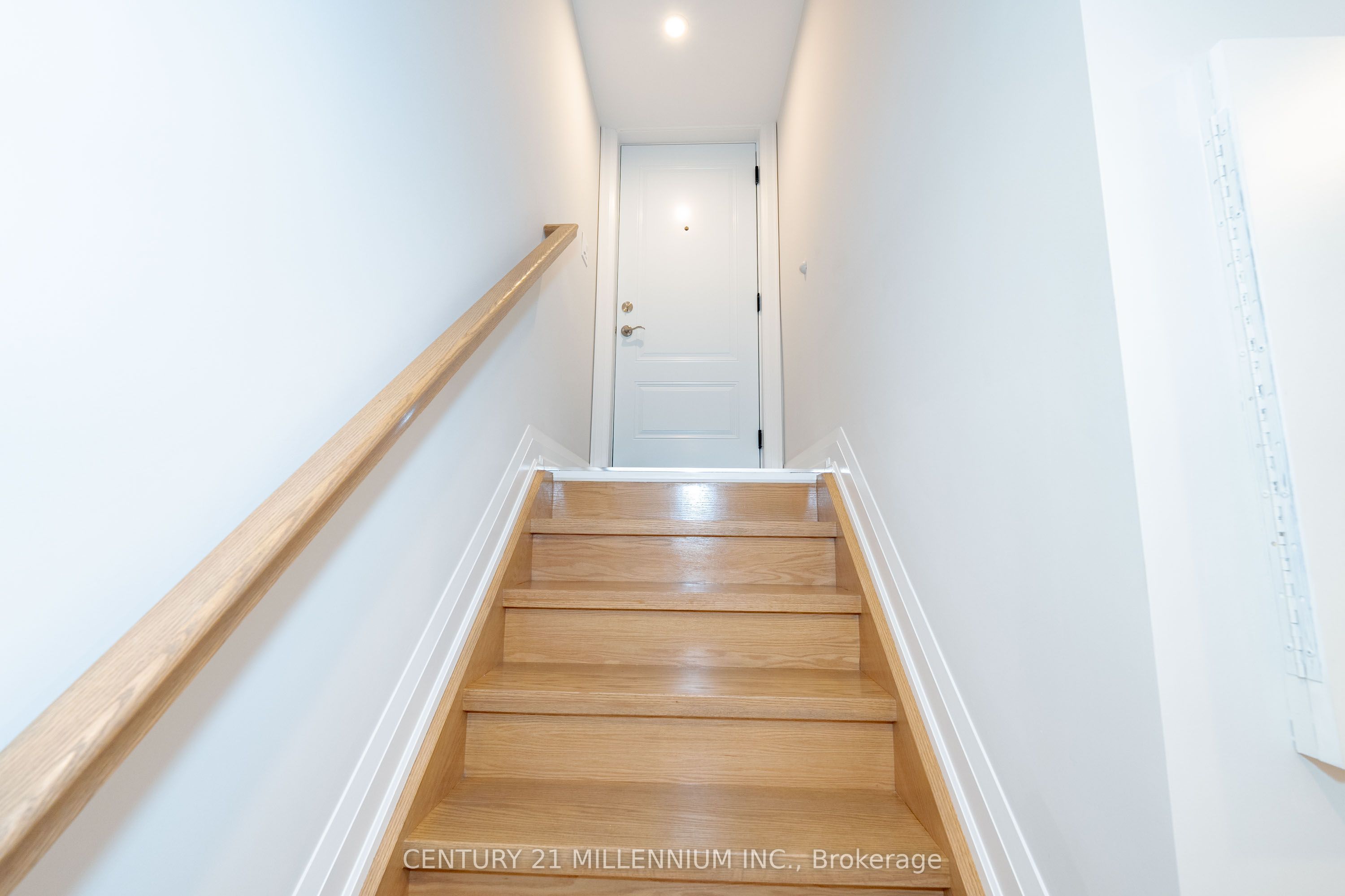 31 Mariposa Avenue C, Toronto, ON M6N 4A1 photo 4